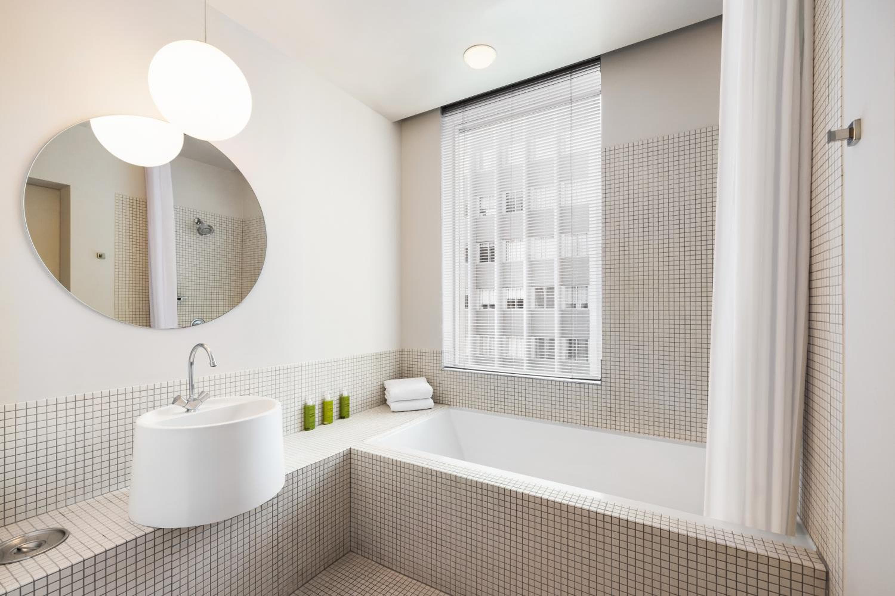 L'Hotel Delfi — 13