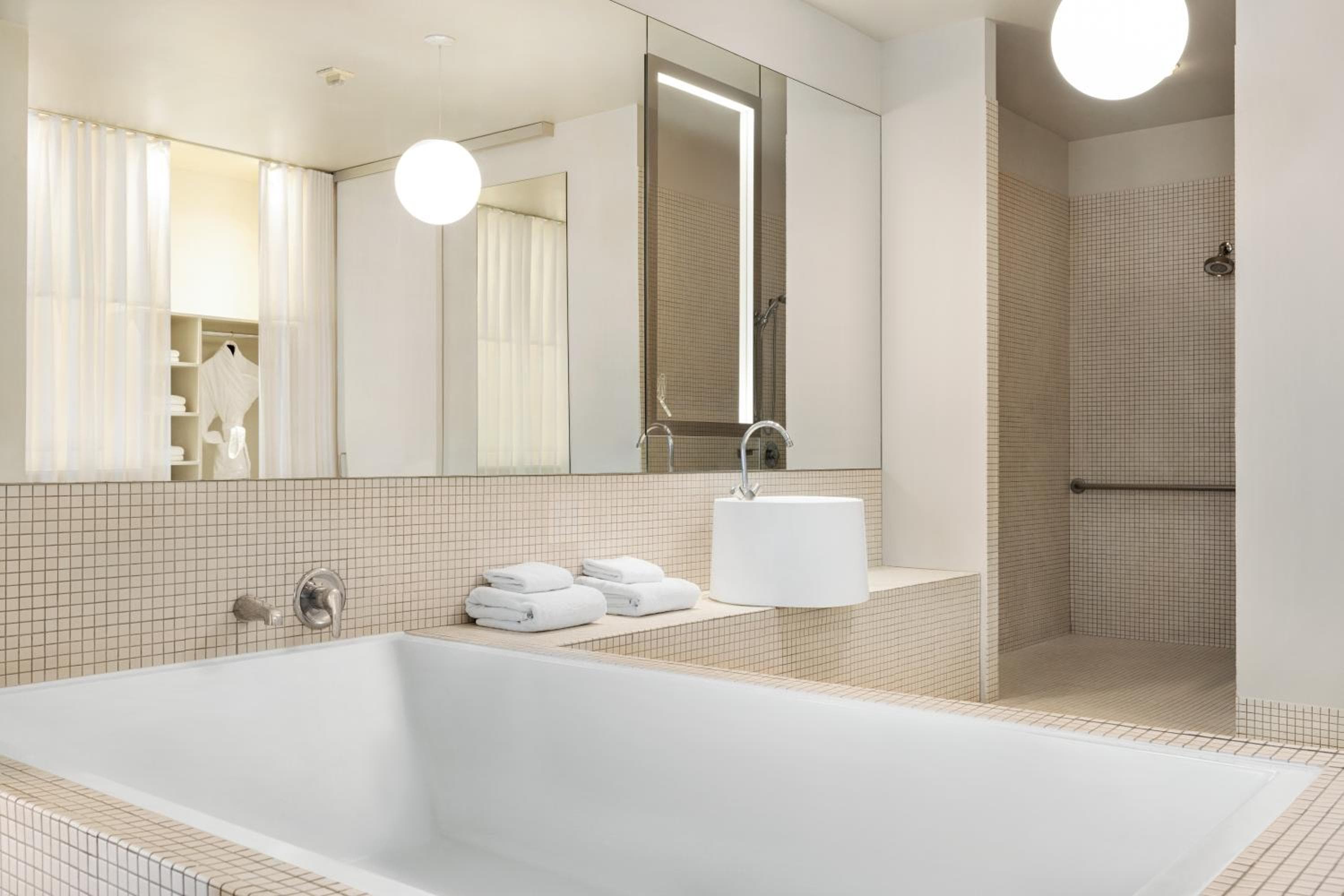 L'Hotel Delfi — 14