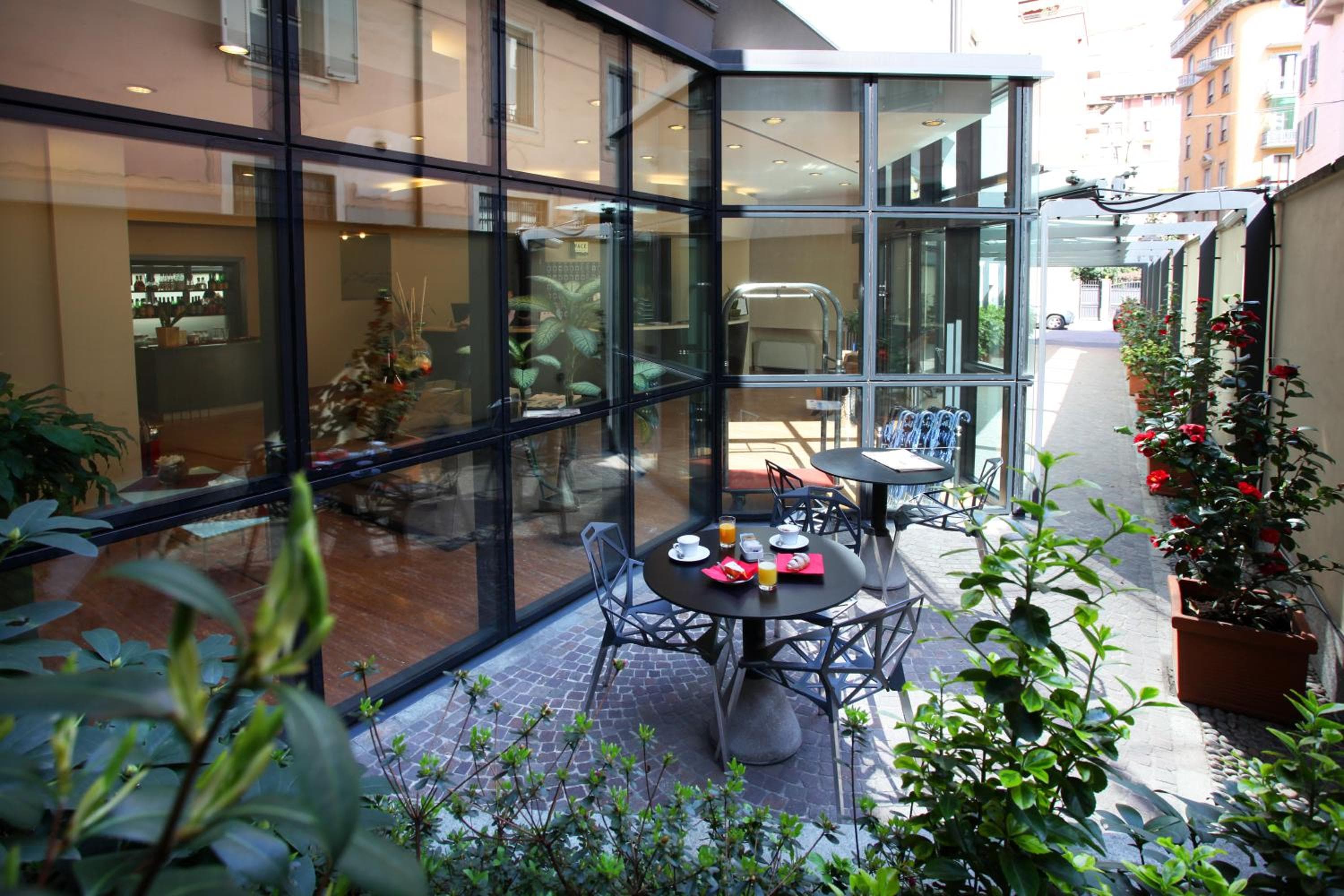 Hotel Des Étrangers — 22