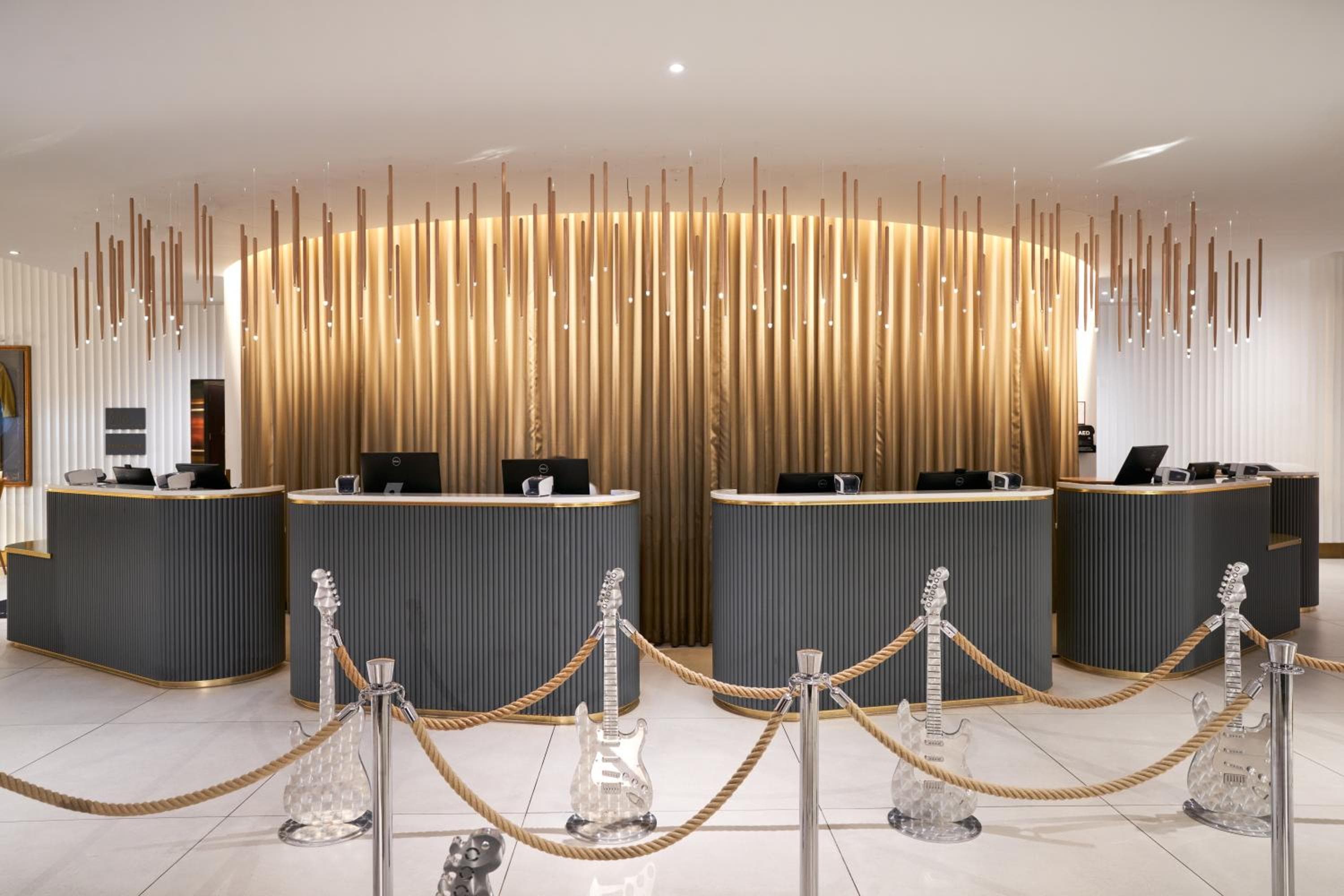 The Cumberland, London — 11