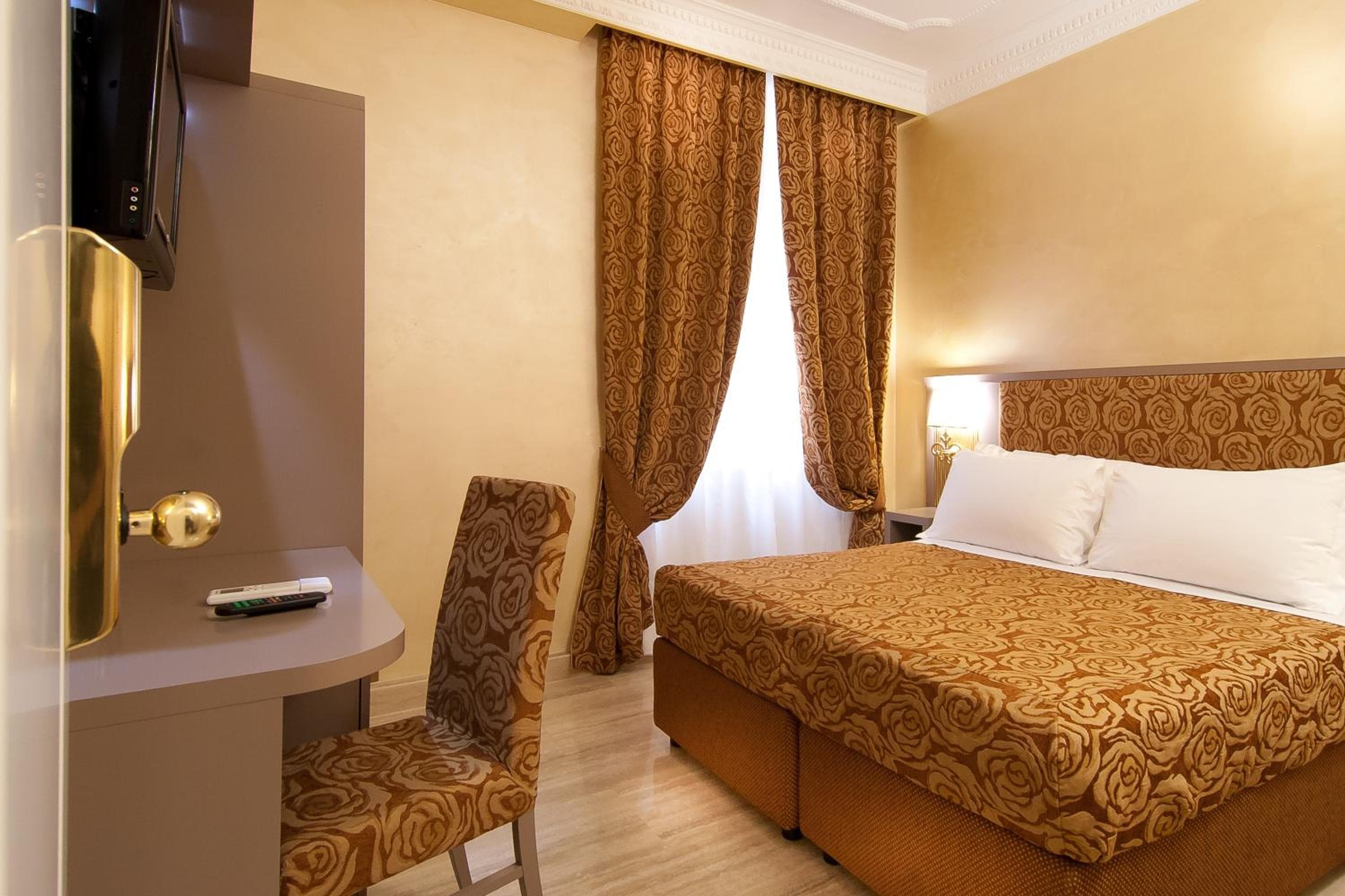 Hotel Fellini — 22