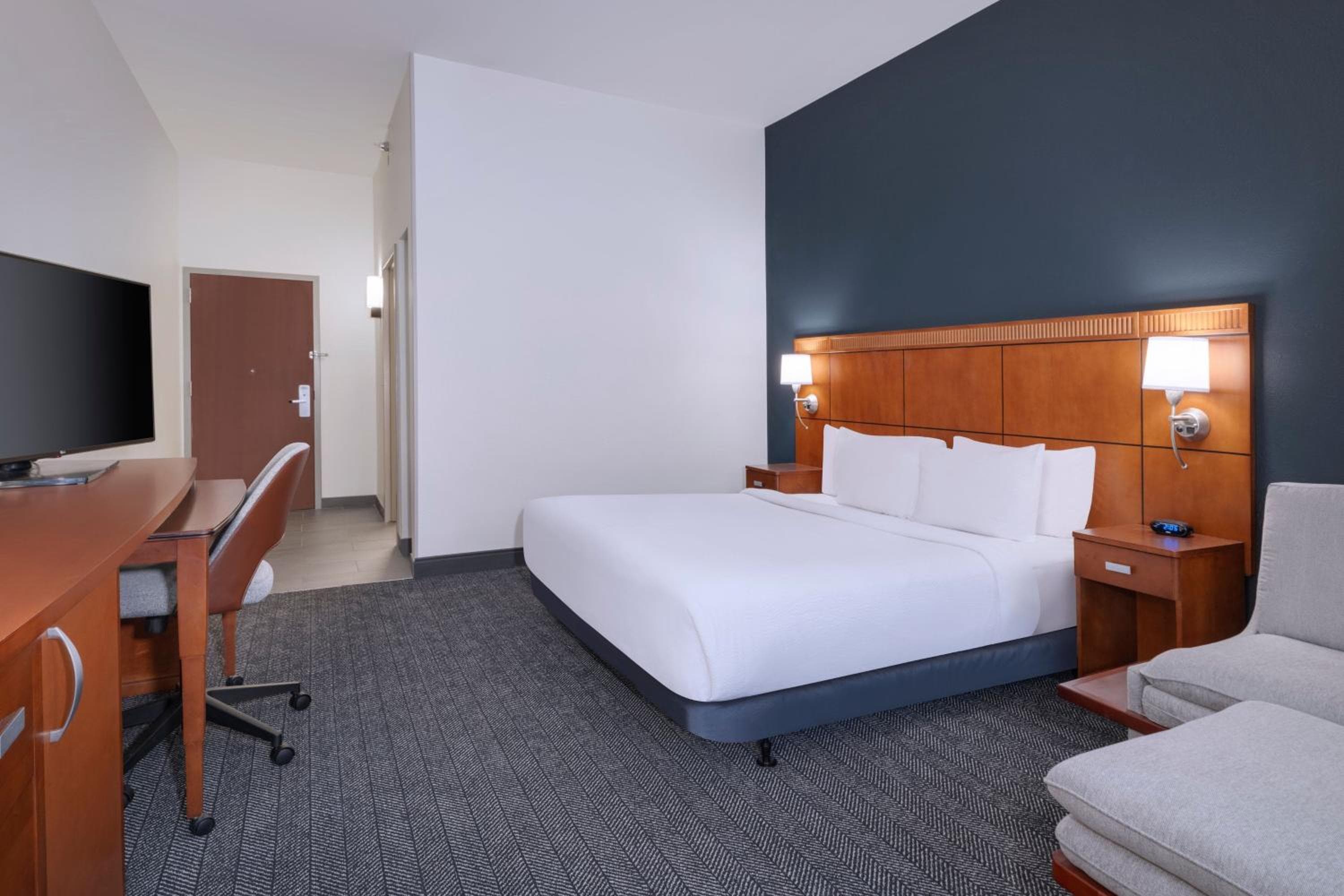 Courtyard Tampa Norte/I-75 Fletcher — 17