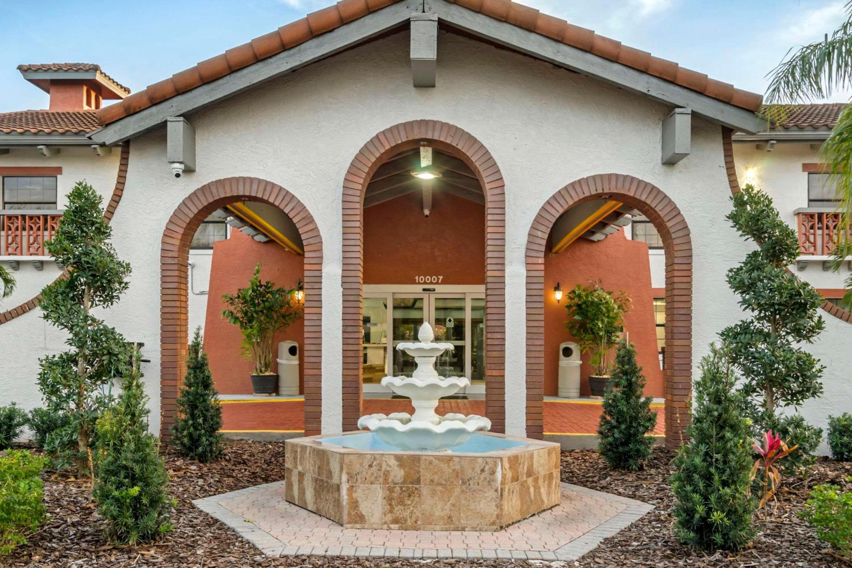 Clarion Pointe Tampa-Brandon cerca del recinto ferial y del casino — 1