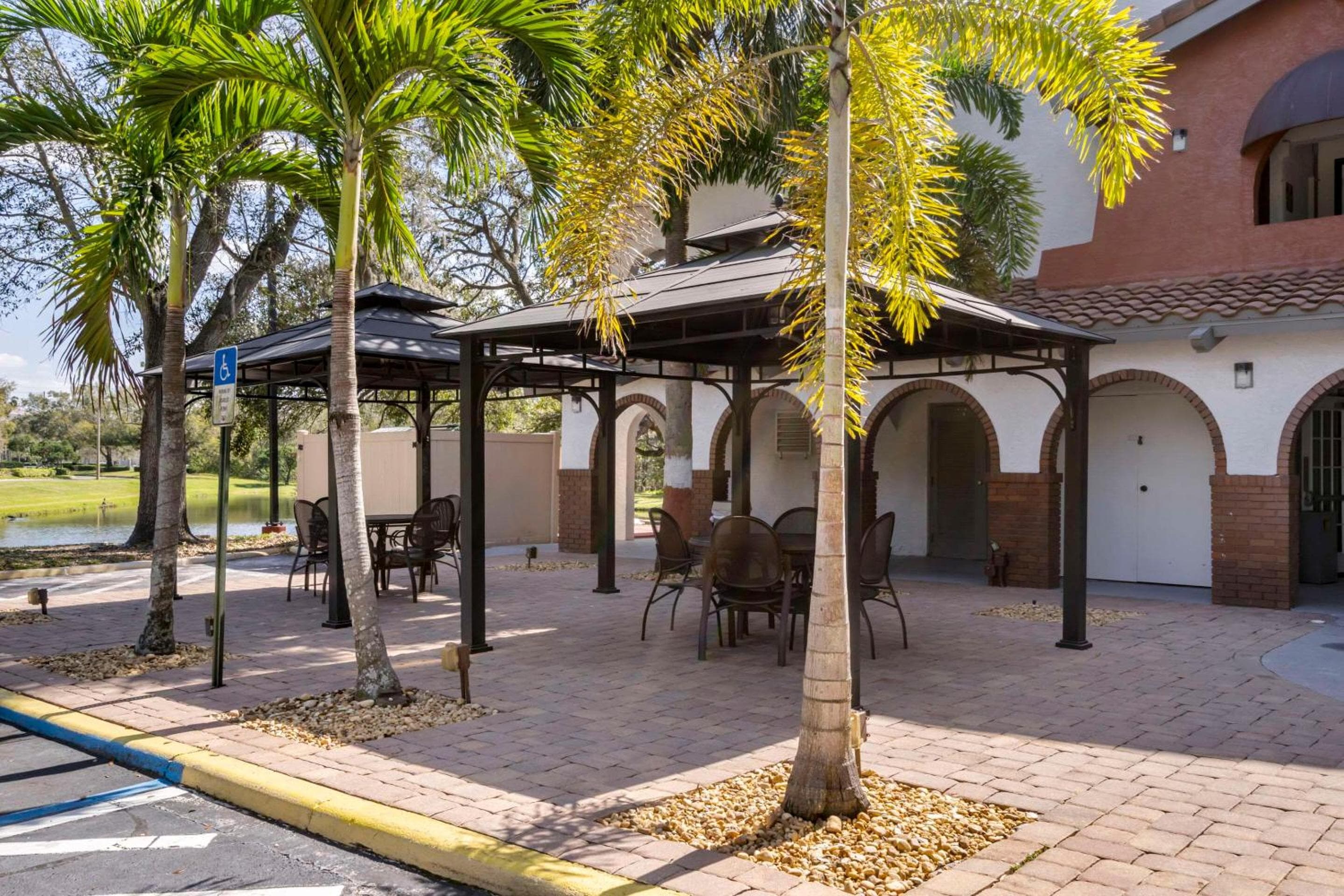 Clarion Pointe Tampa-Brandon cerca del recinto ferial y del casino — 22