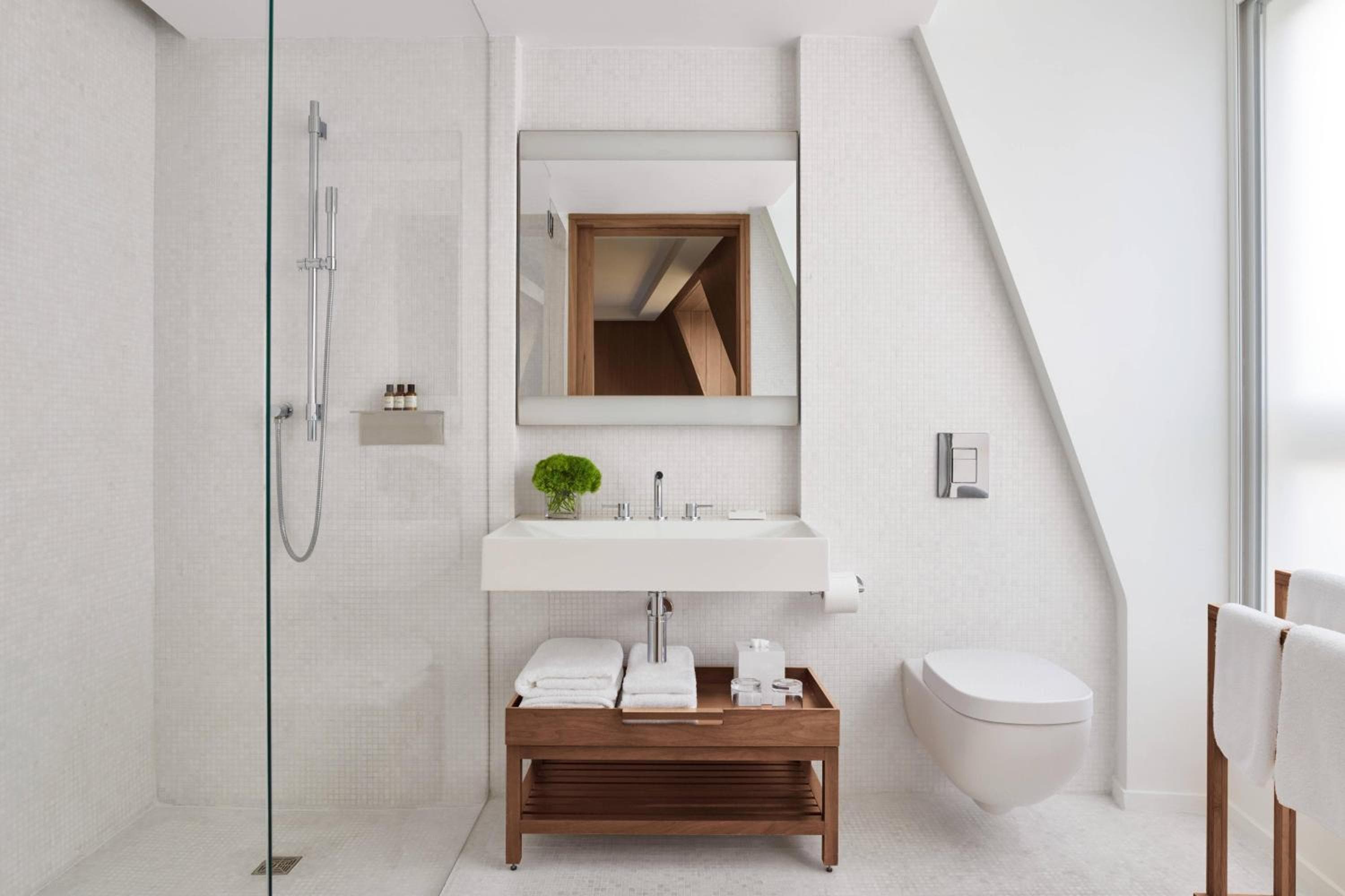 L'EDIZIONE londinese — 25
