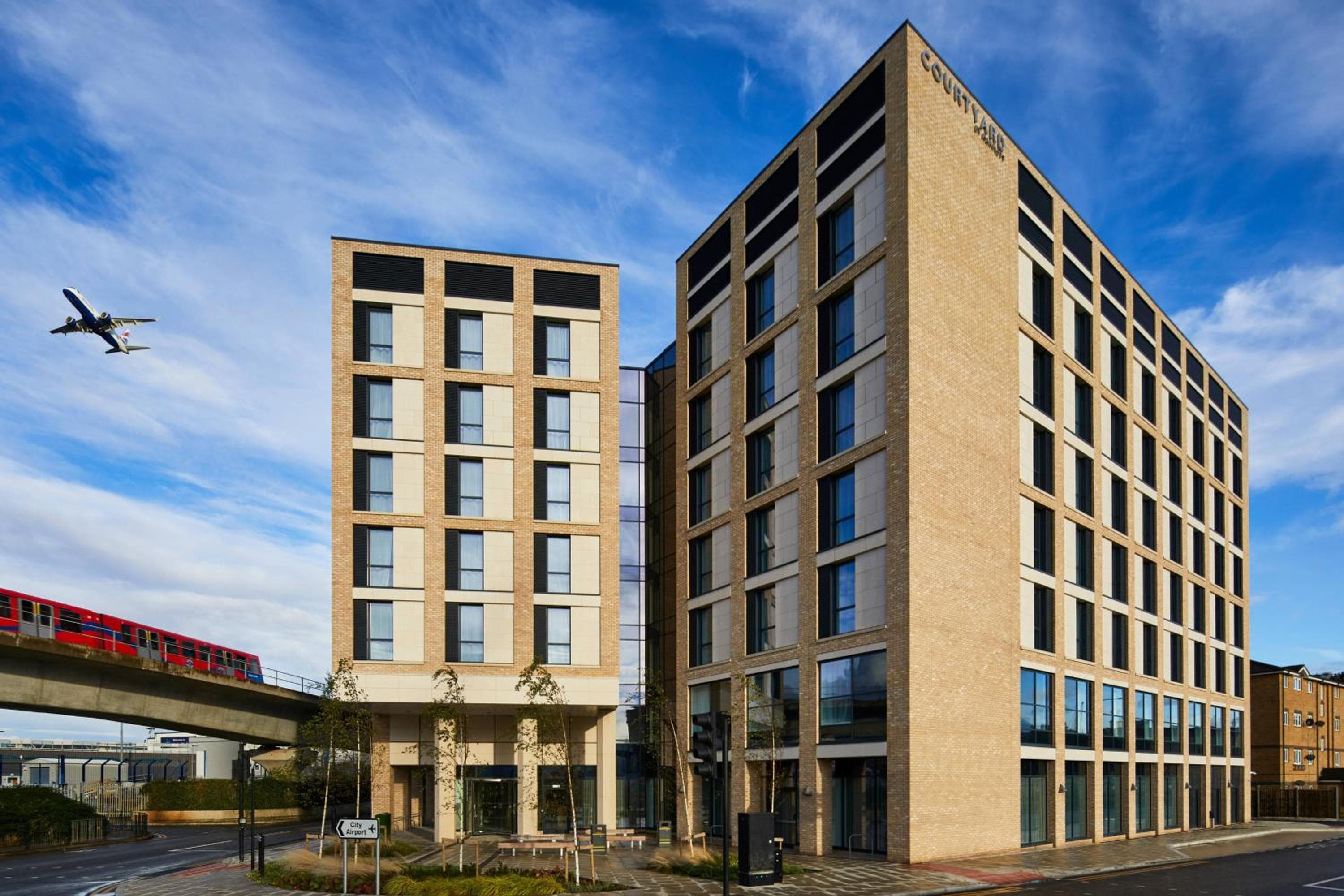 Courtyard by Marriott London City Airport — 4