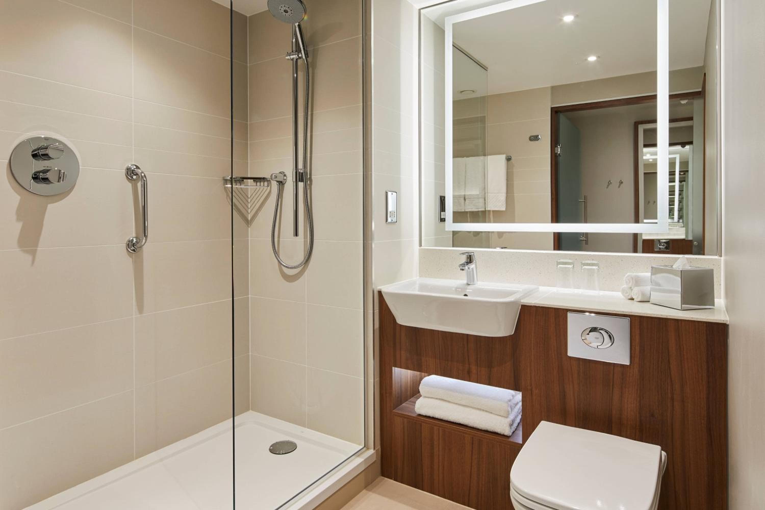 Courtyard by Marriott London City Airport — 24