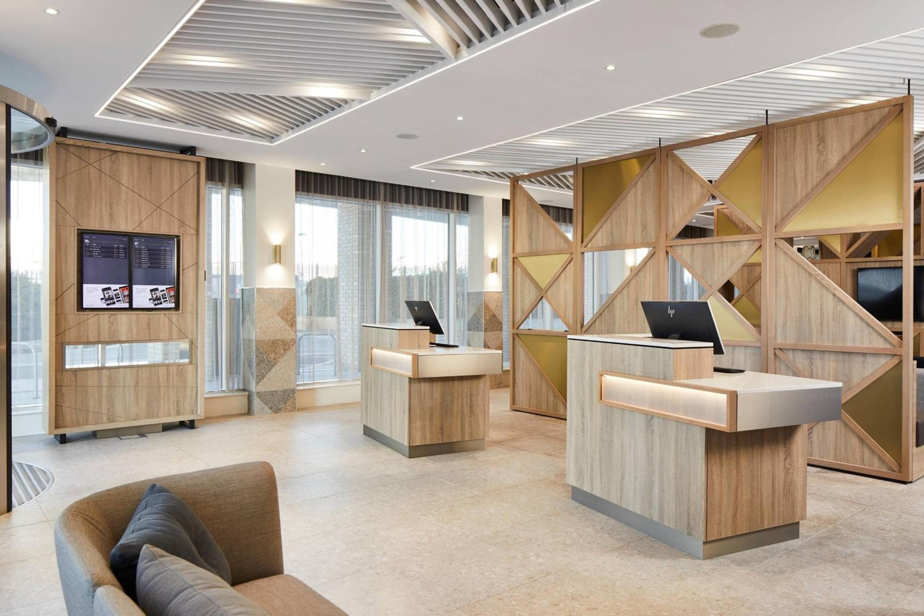 Courtyard by Marriott London City Airport — 23