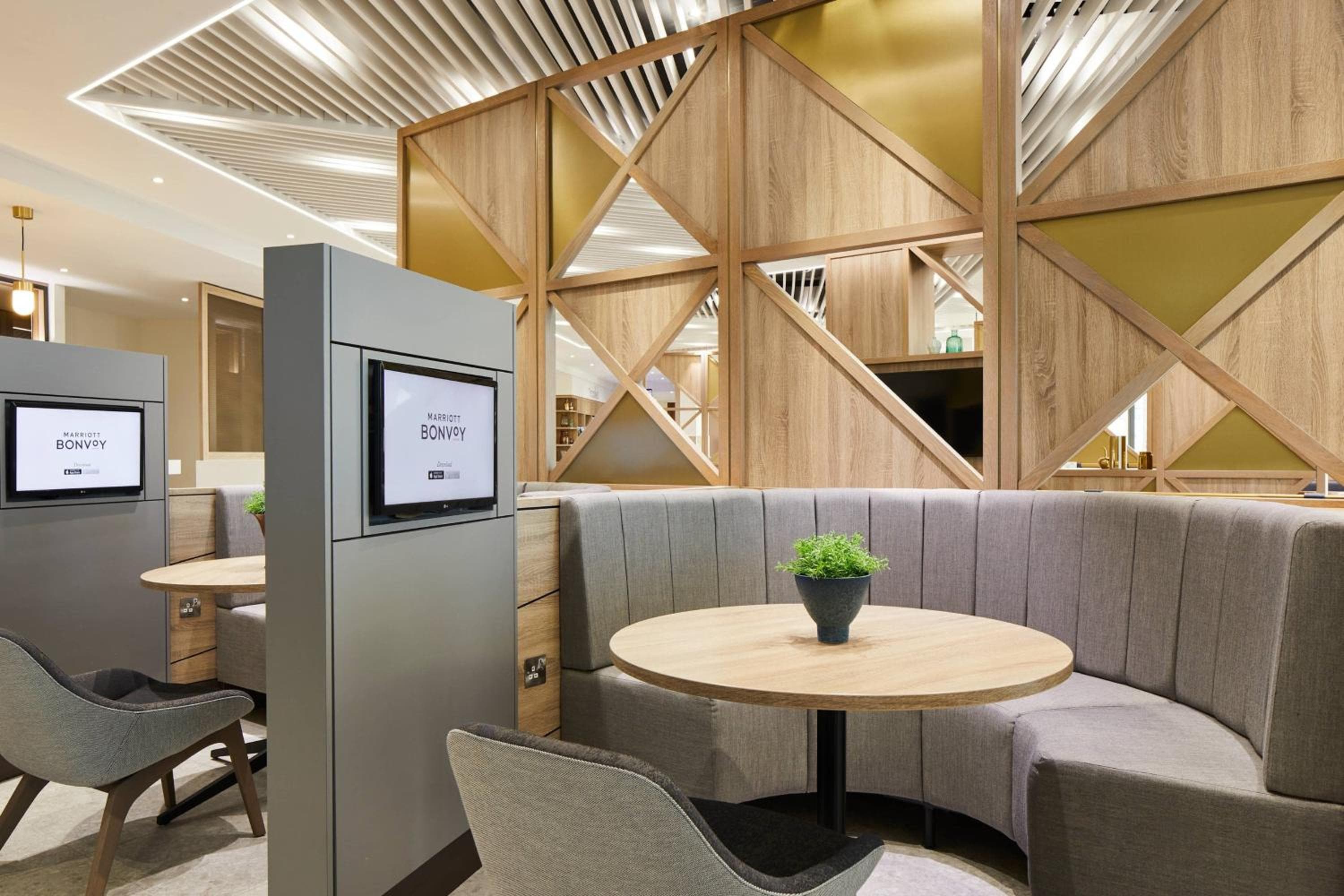 Courtyard by Marriott London City Airport — 3