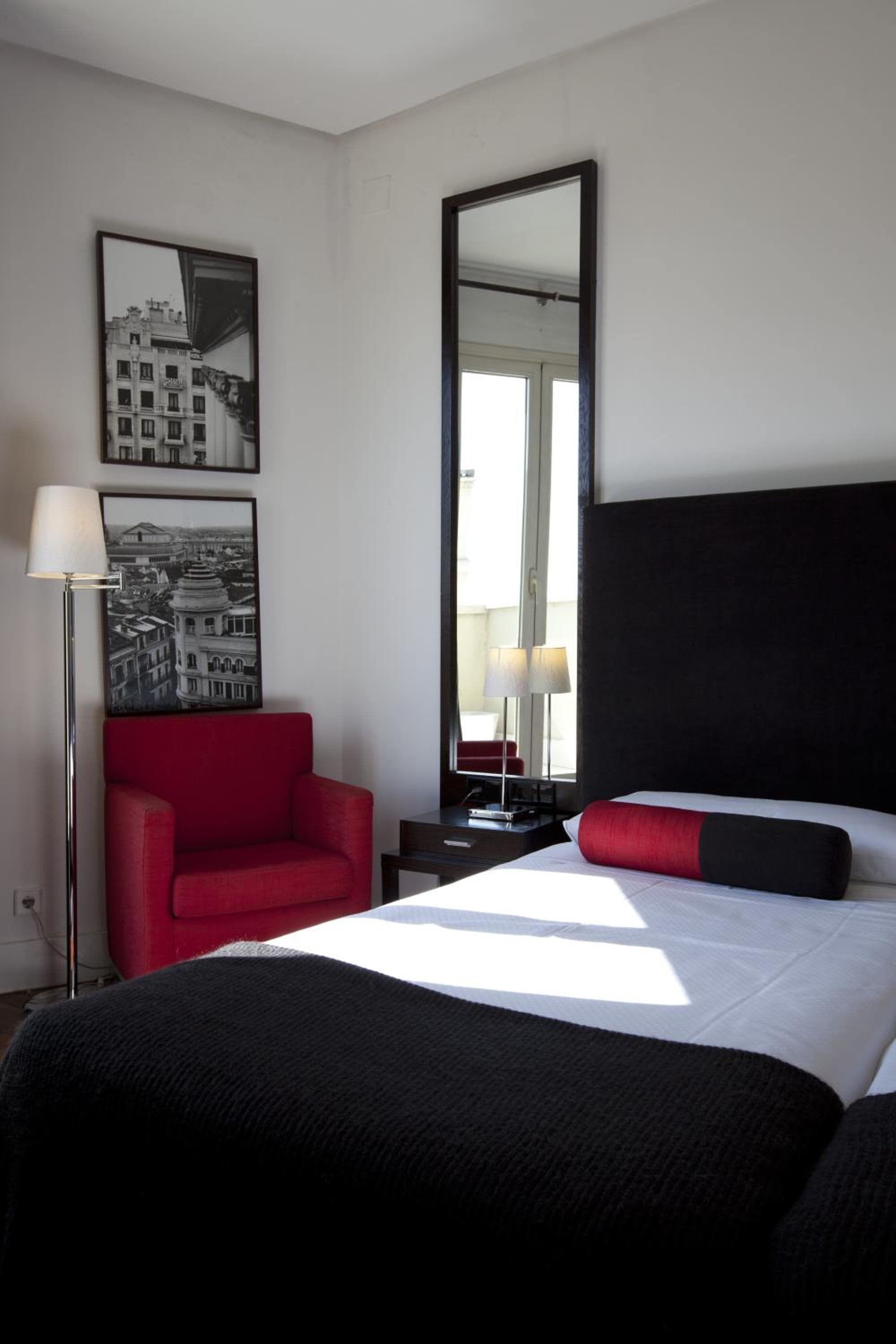 Quatro Puerta del Sol - Vier Puerta del Sol — 24