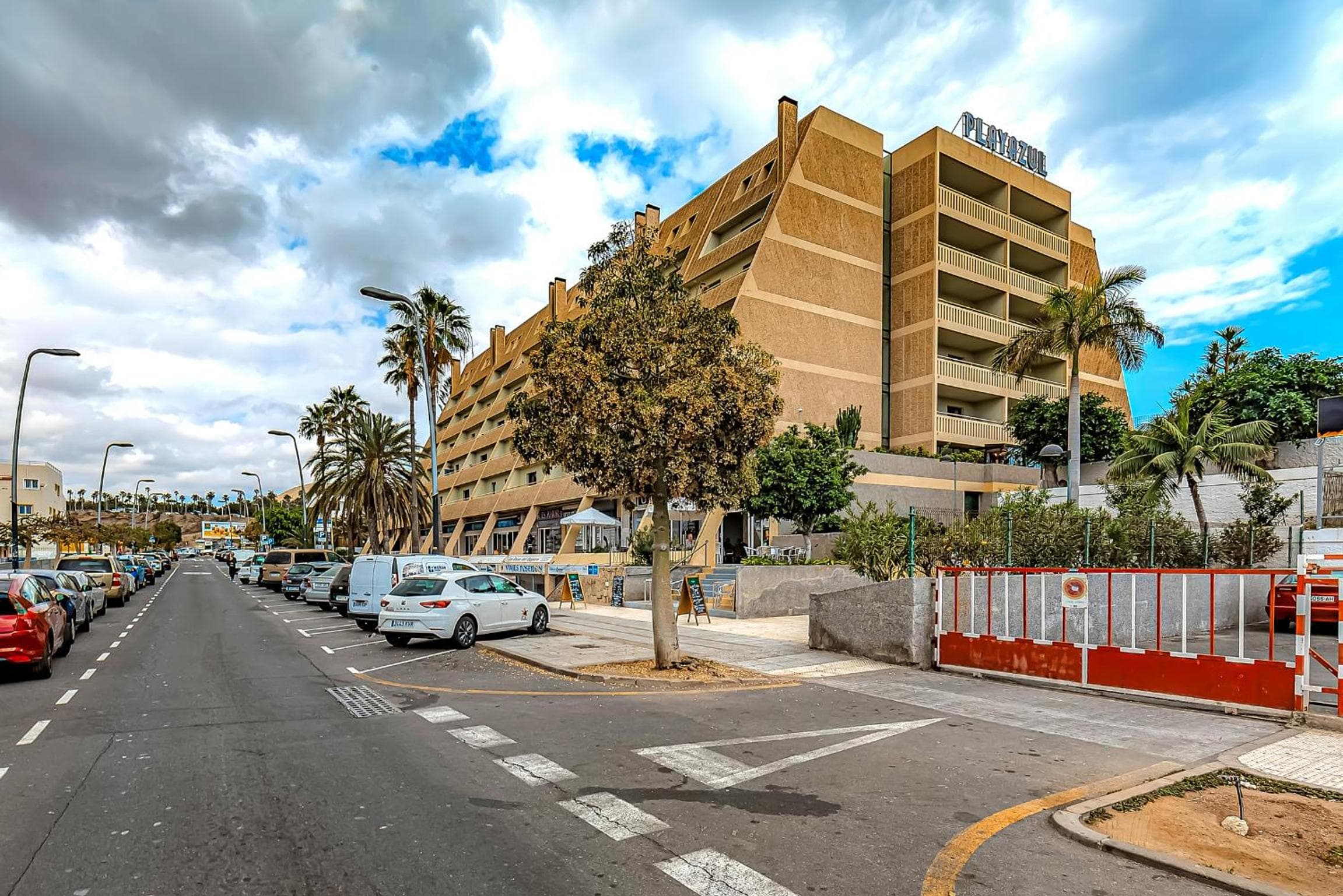 Newly reformed apartment with sea view and pool, near the beach, in Playa de Las Americas — 3