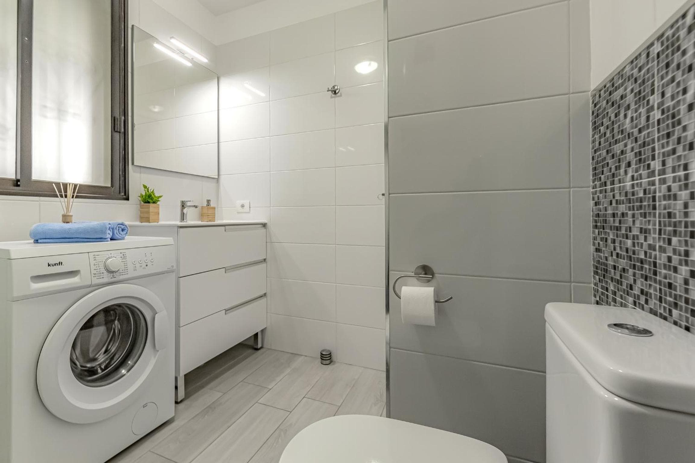 Newly reformed apartment with sea view and pool, near the beach, in Playa de Las Americas — 5