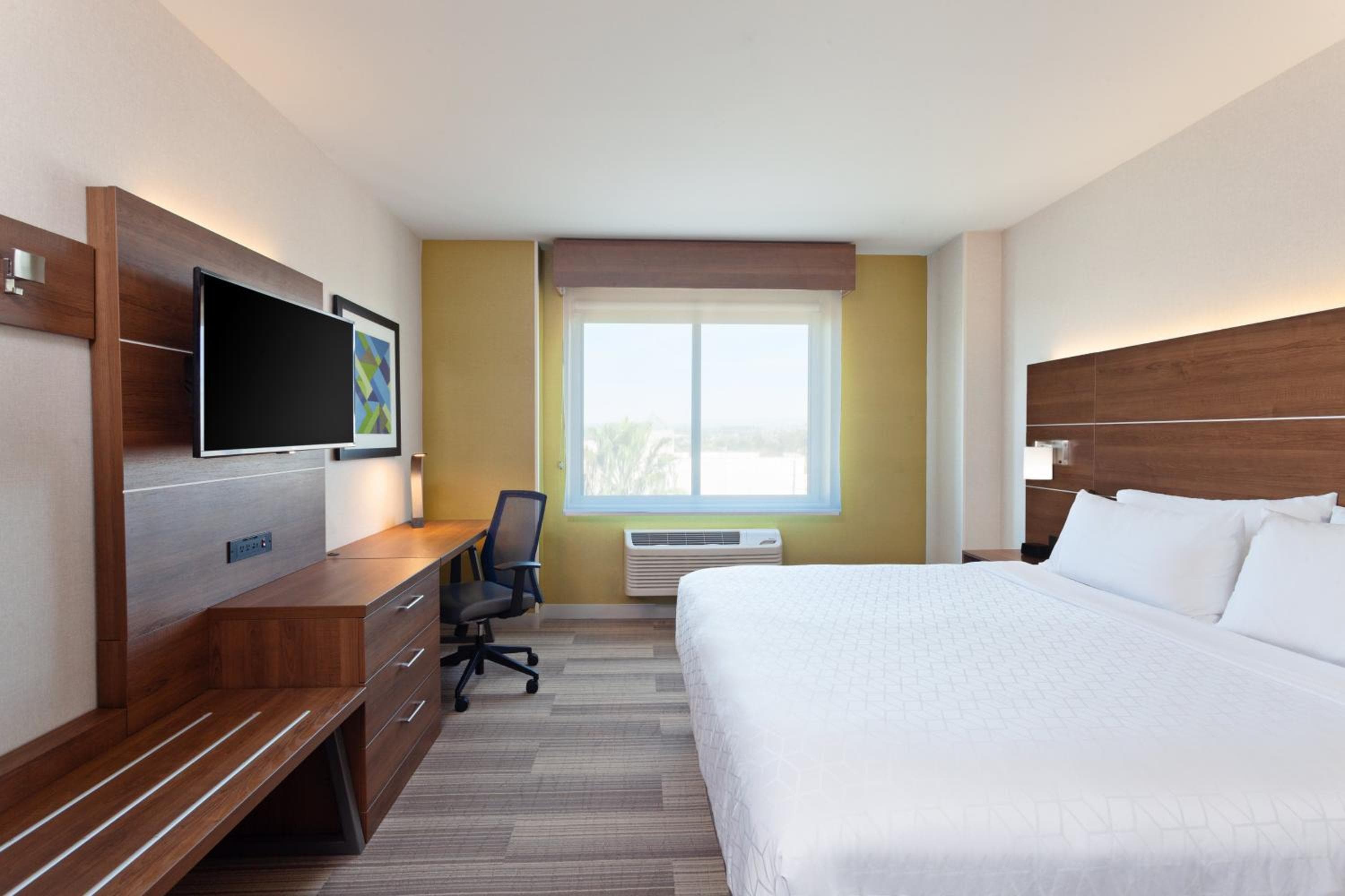 Holiday Inn Express Los Angeles LAX Airport by IHG — 21
