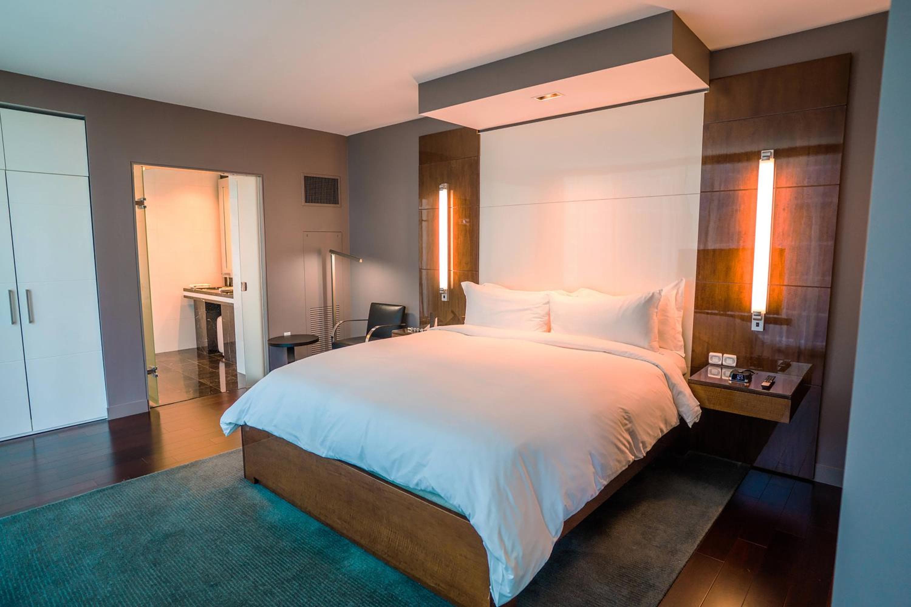Hotel Beaux Arts, Collezione di autografi — 8