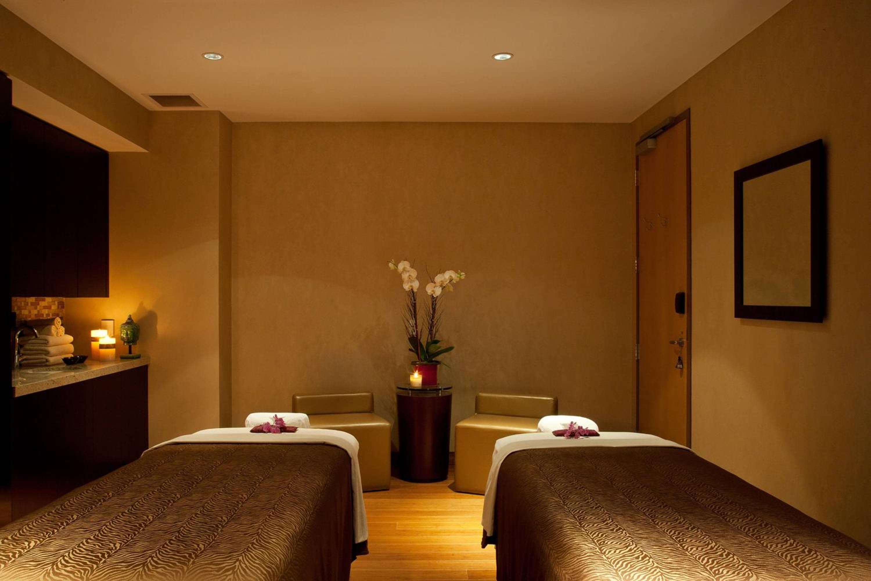 Hotel Beaux Arts, Collezione di autografi — 1