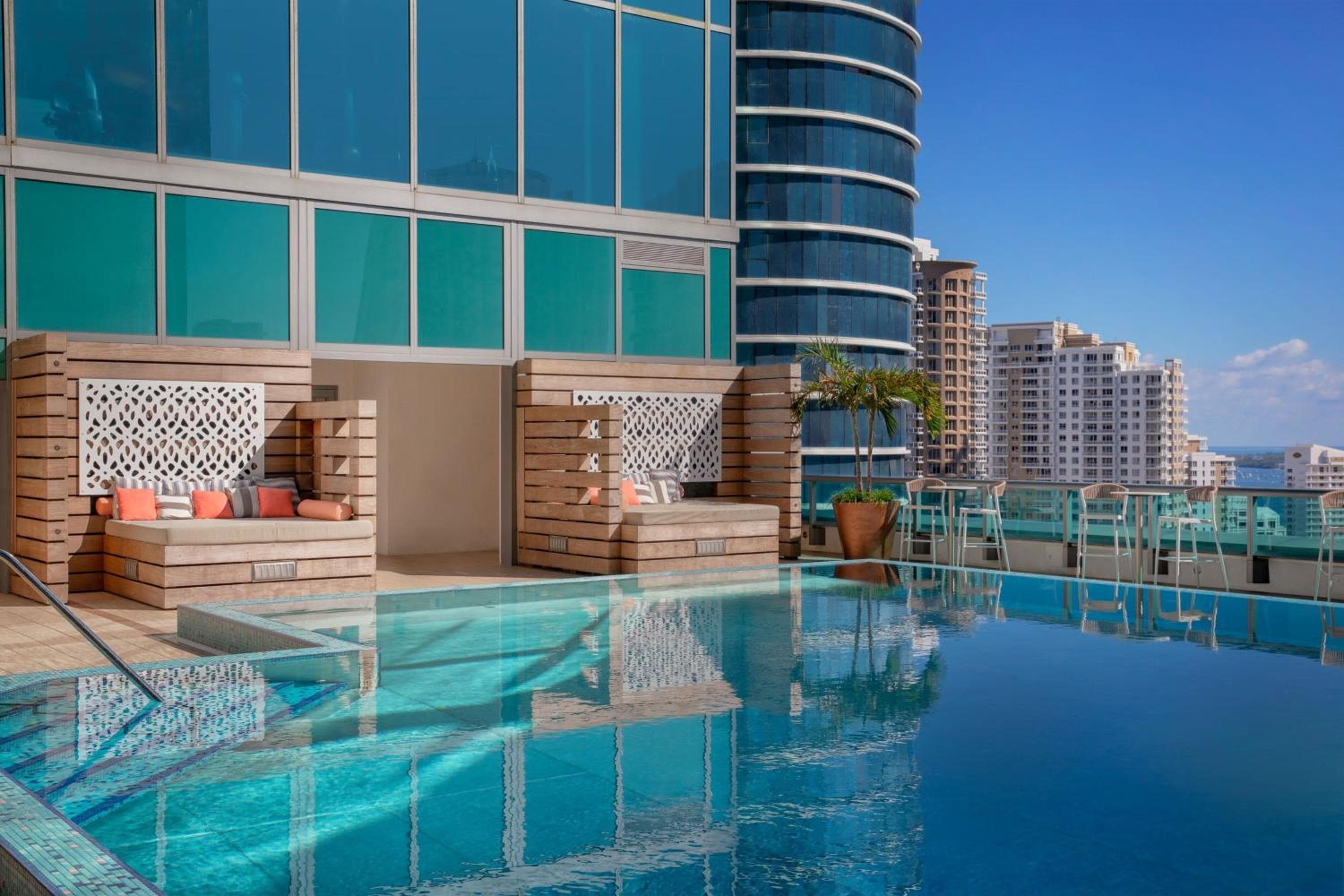 Hotel Beaux Arts, Collezione di autografi — 4