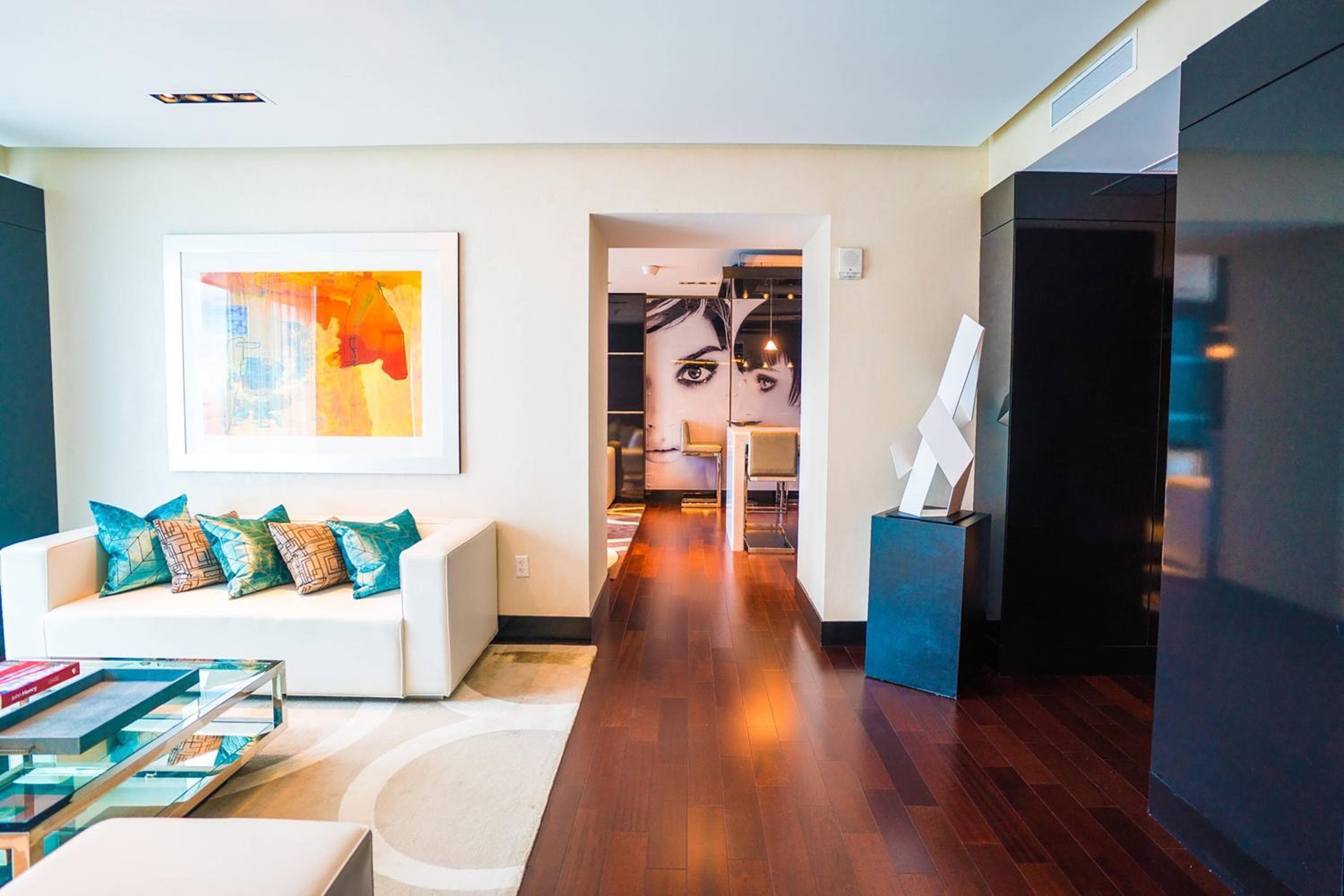 Hotel Beaux Arts, Collezione di autografi — 11
