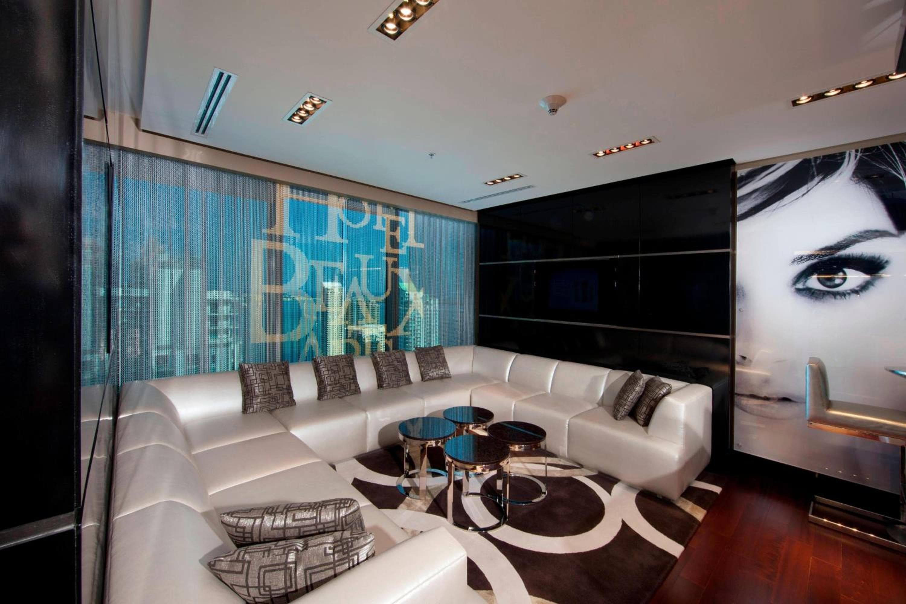Hotel Beaux Arts, Collezione di autografi — 13