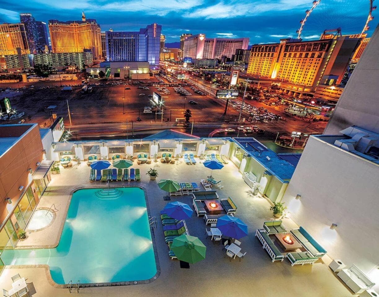 Las Vegas Getaway Ultimate Suite con una camera da letto, balcone, cucina, palestra, piscina e parcheggio gratuito — 8