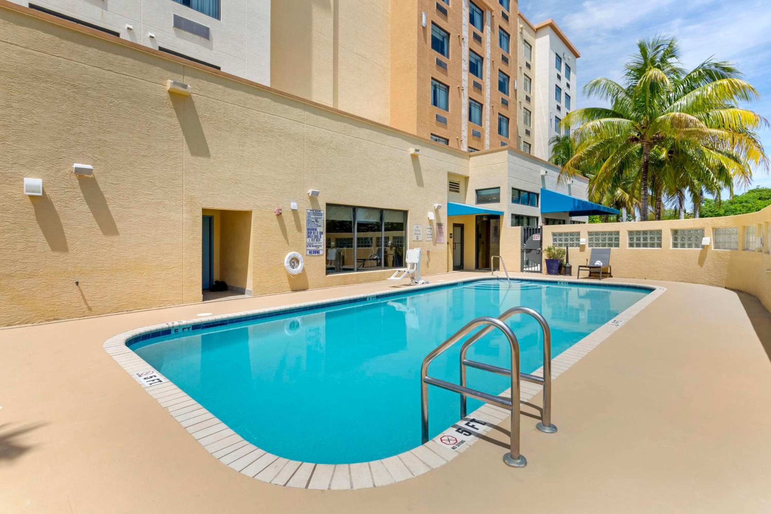 Best Western Plus Miami Executive Airport Hotel and Suites — 4