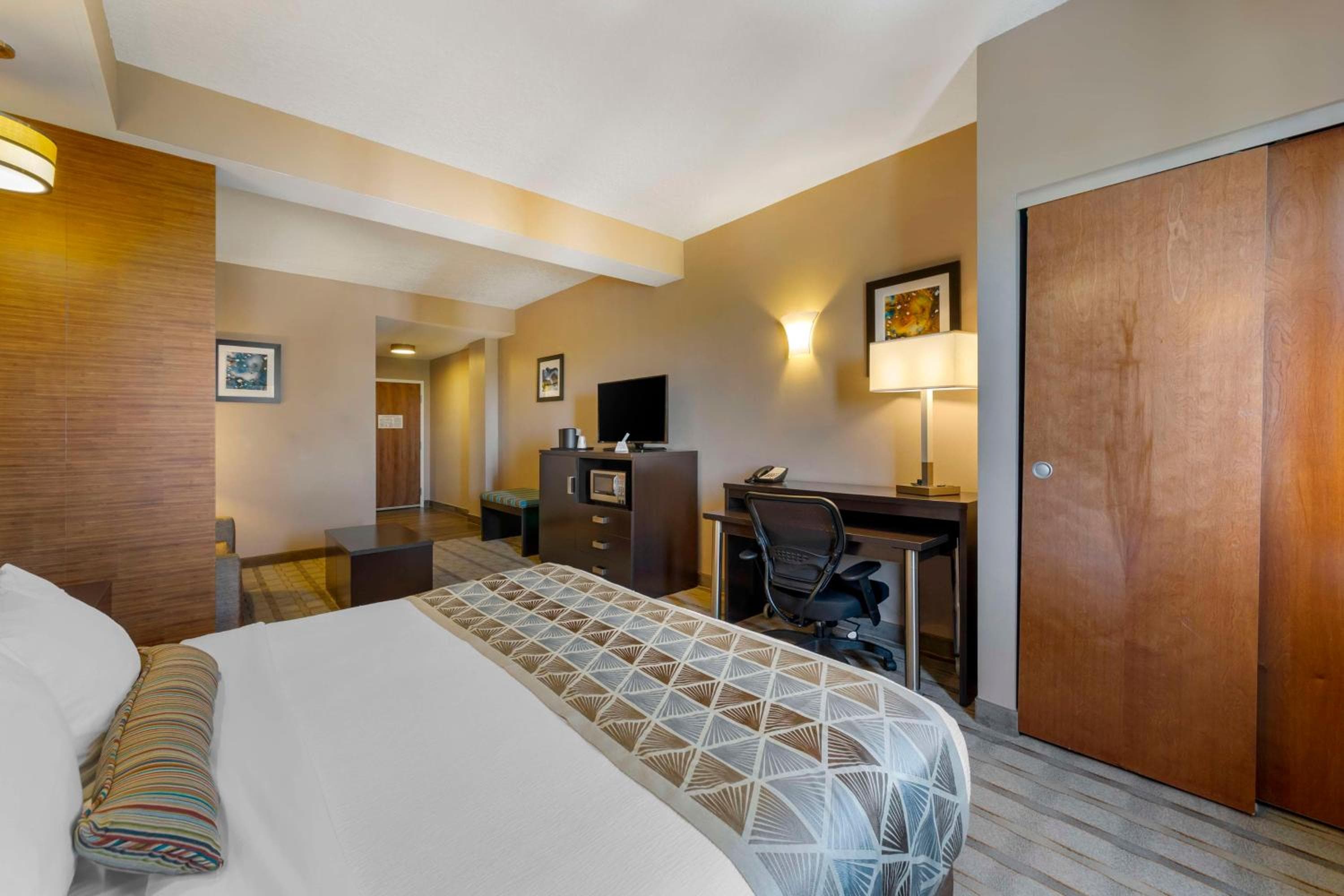 Best Western Plus Miami Executive Airport Hotel and Suites — 5