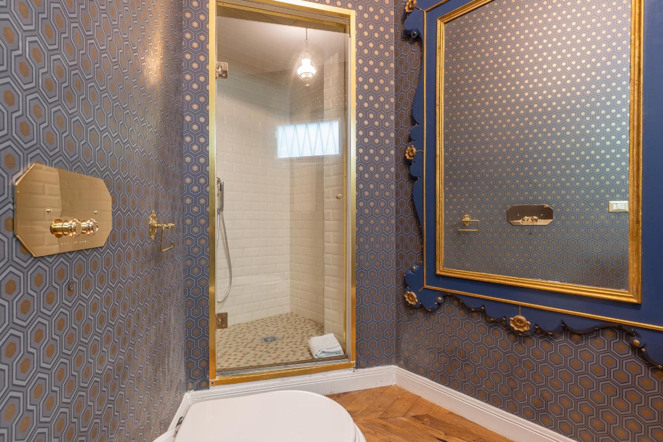 Duomo Smart Suites — 24