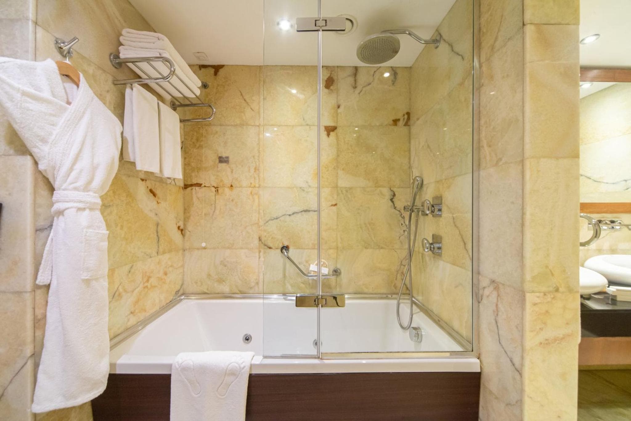 Crowne Plaza Istanbul Harbiye by IHG — 25