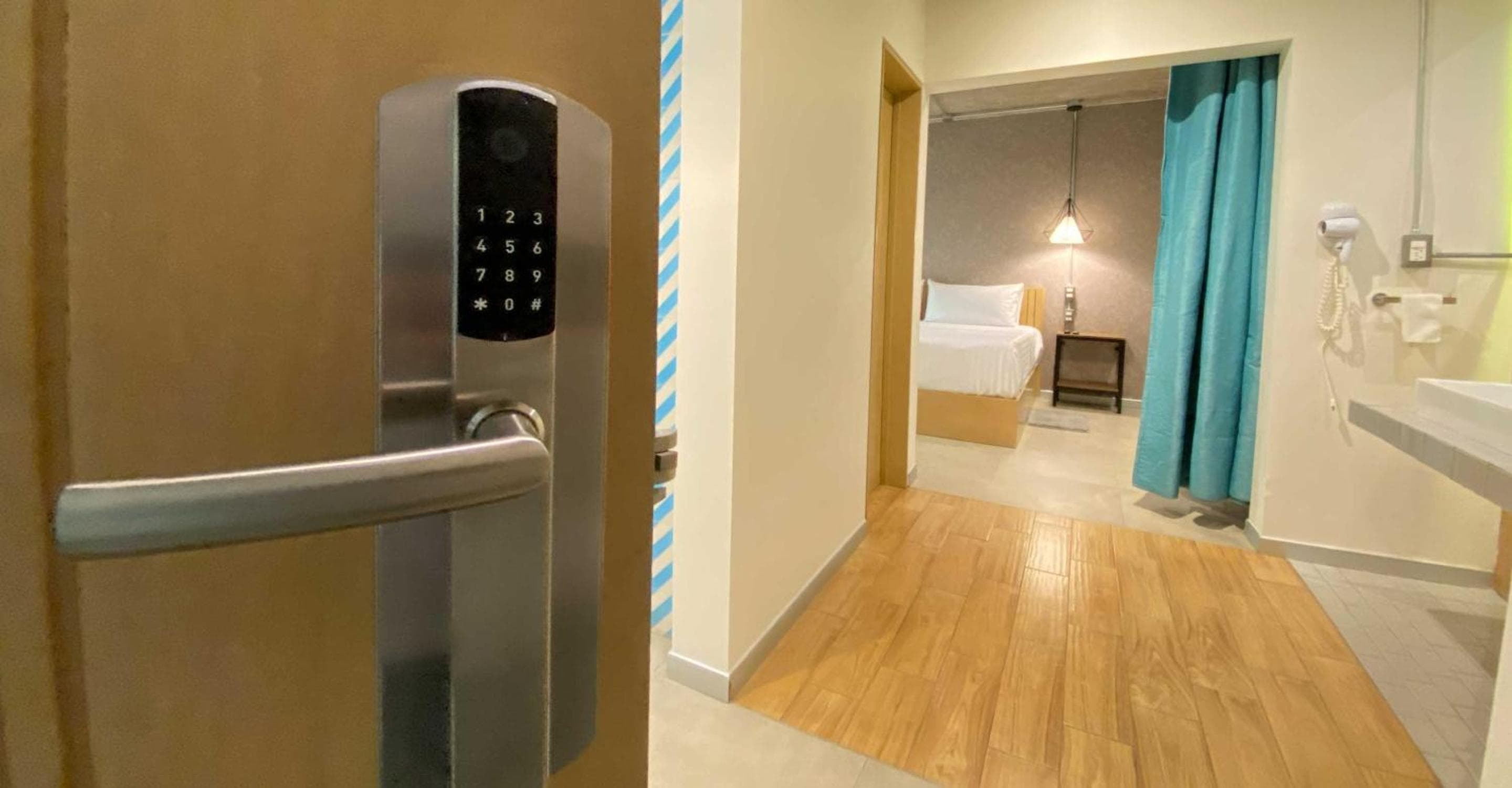 Le Host Business Suites del WTC — 4