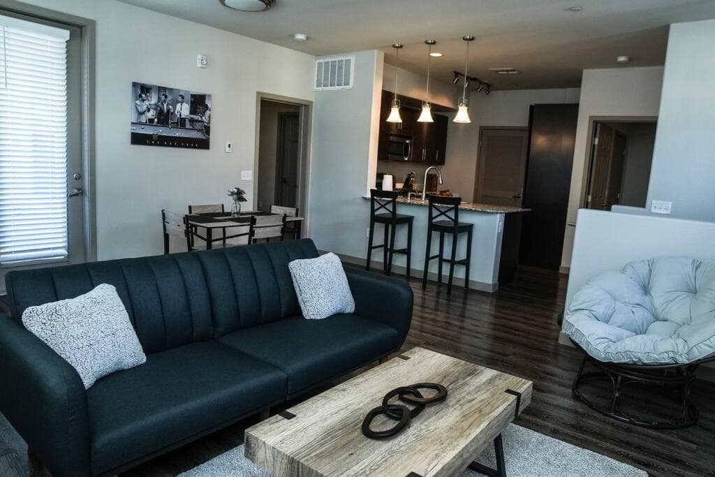 Beautiful TownHome With Garage in Las Vegas — 5