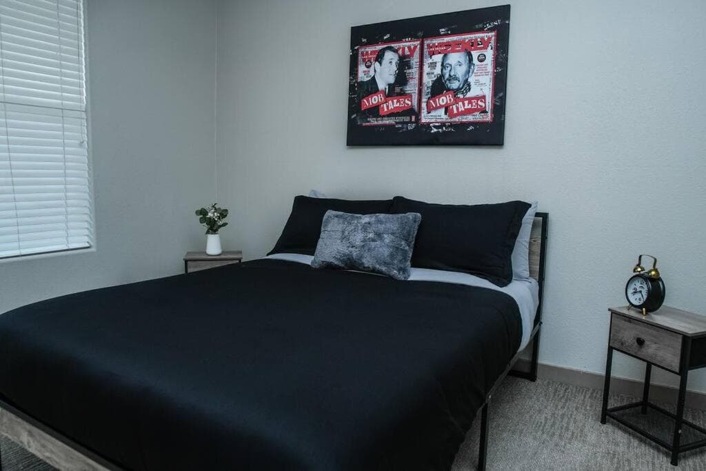 Beautiful TownHome With Garage in Las Vegas — 2