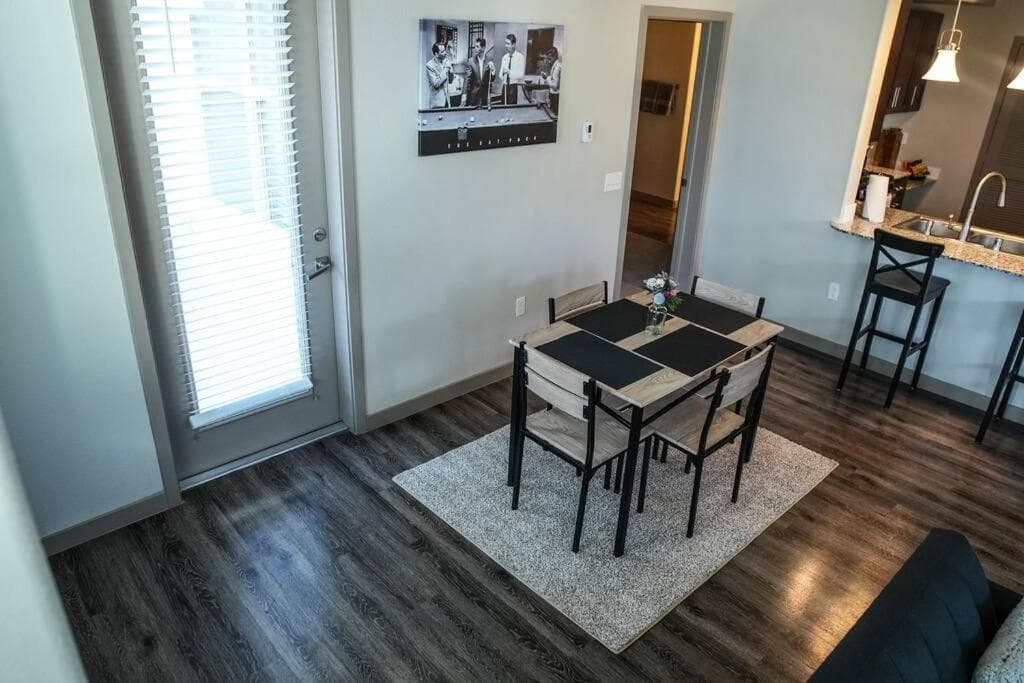 Beautiful TownHome With Garage in Las Vegas — 3
