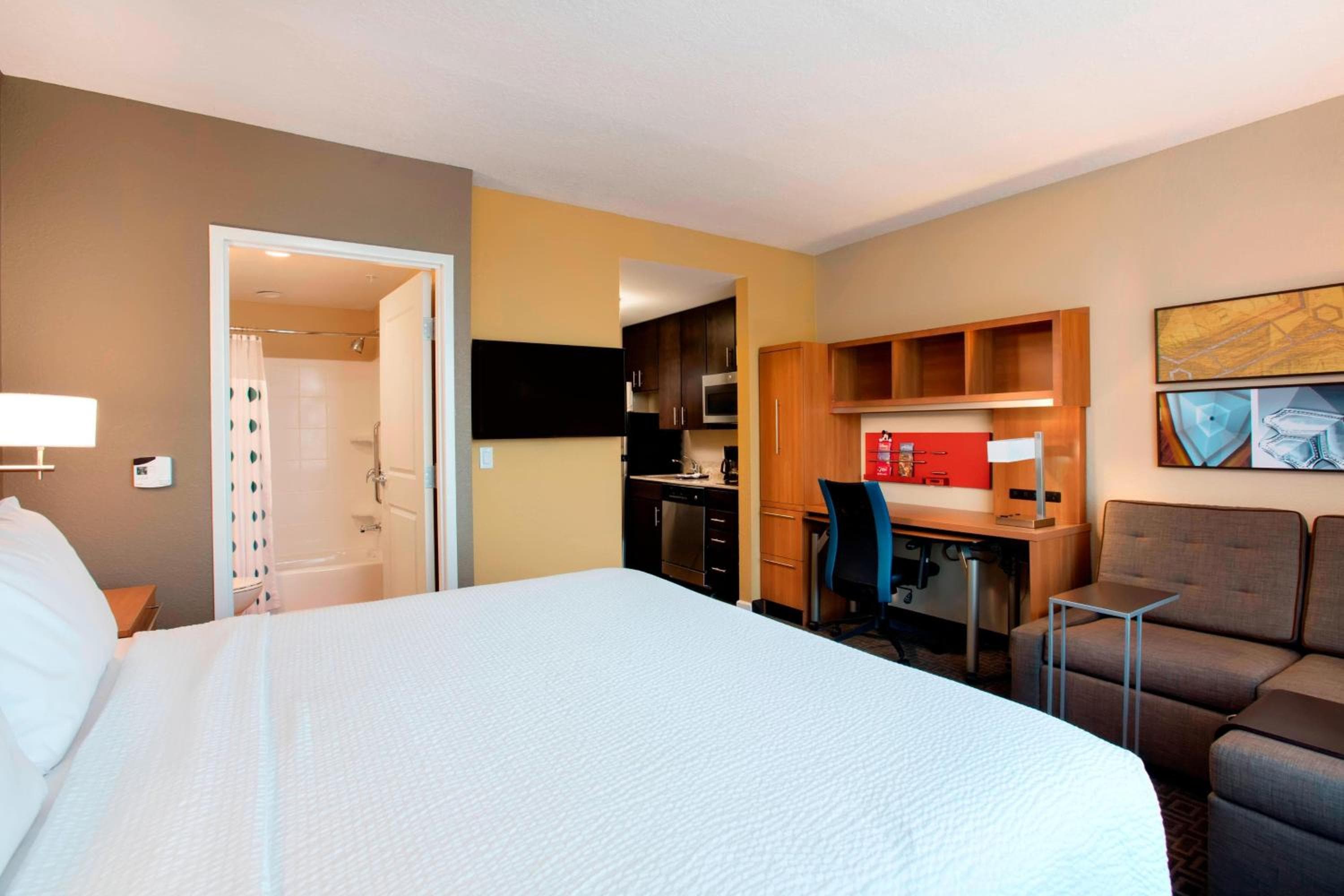 TownePlace Suites Orlando at FLAMINGO CROSSINGS Town Center, Western Entrance — 20