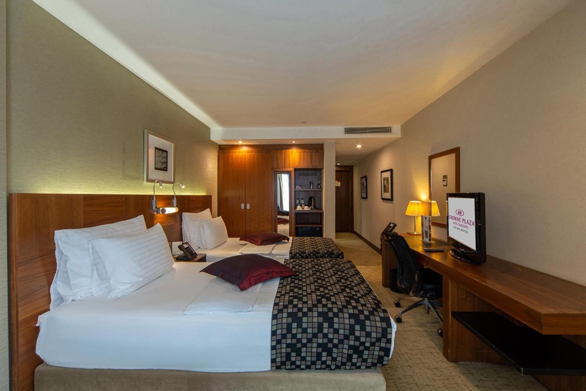 Crowne Plaza Istanbul Harbiye by IHG — 11