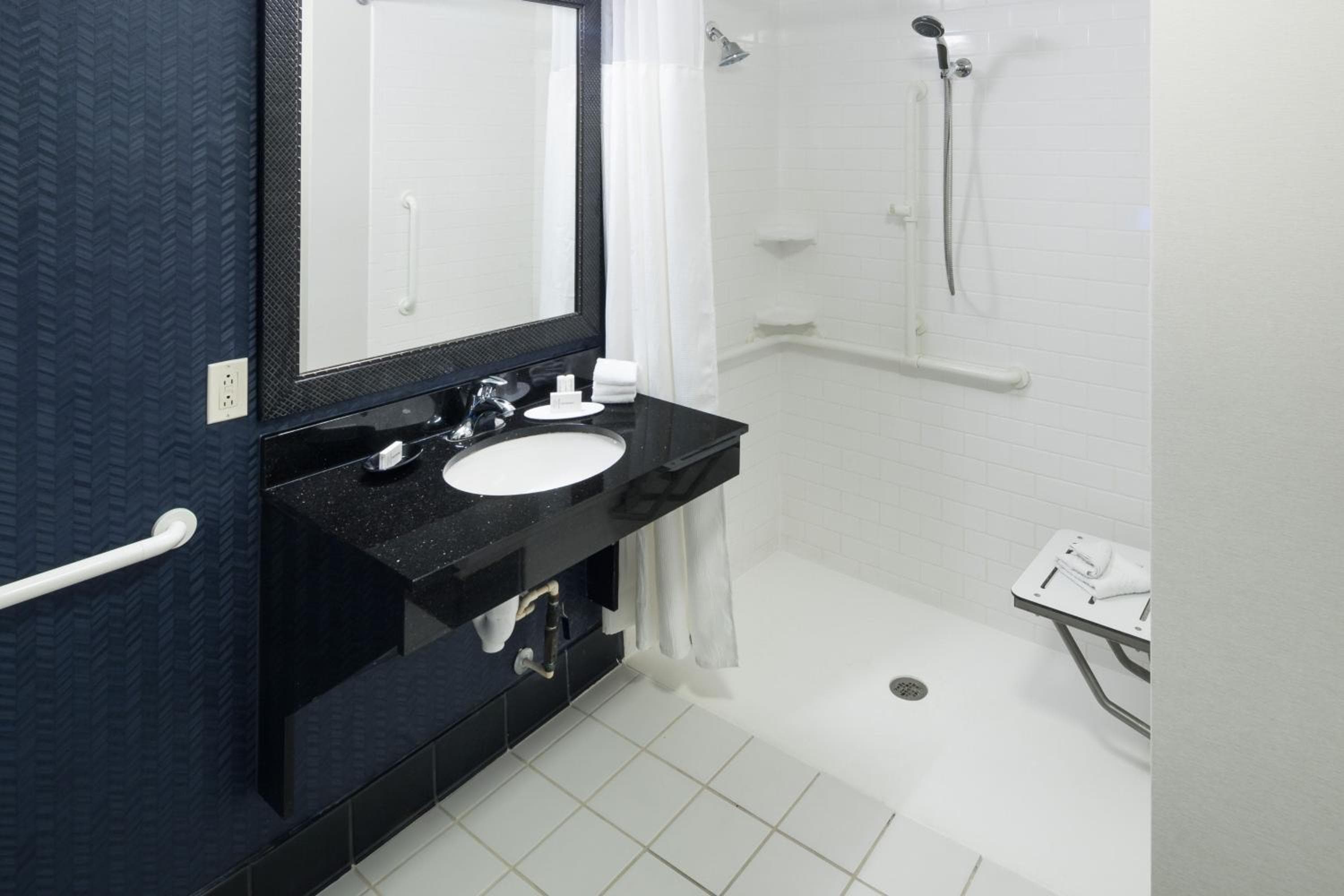 Fairfield Inn Suites by Marriott Orlando am SeaWorld — 17