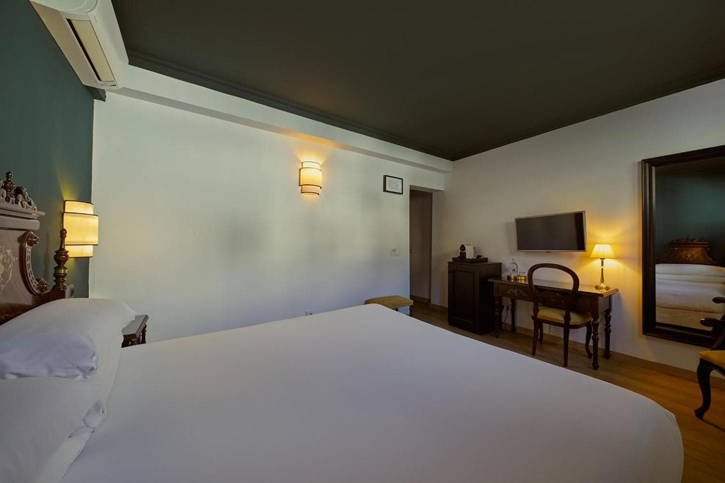 Hotel Born — 25