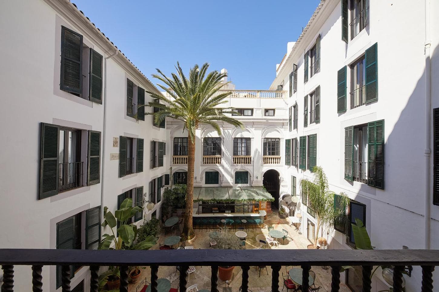 Hotel Born — 1