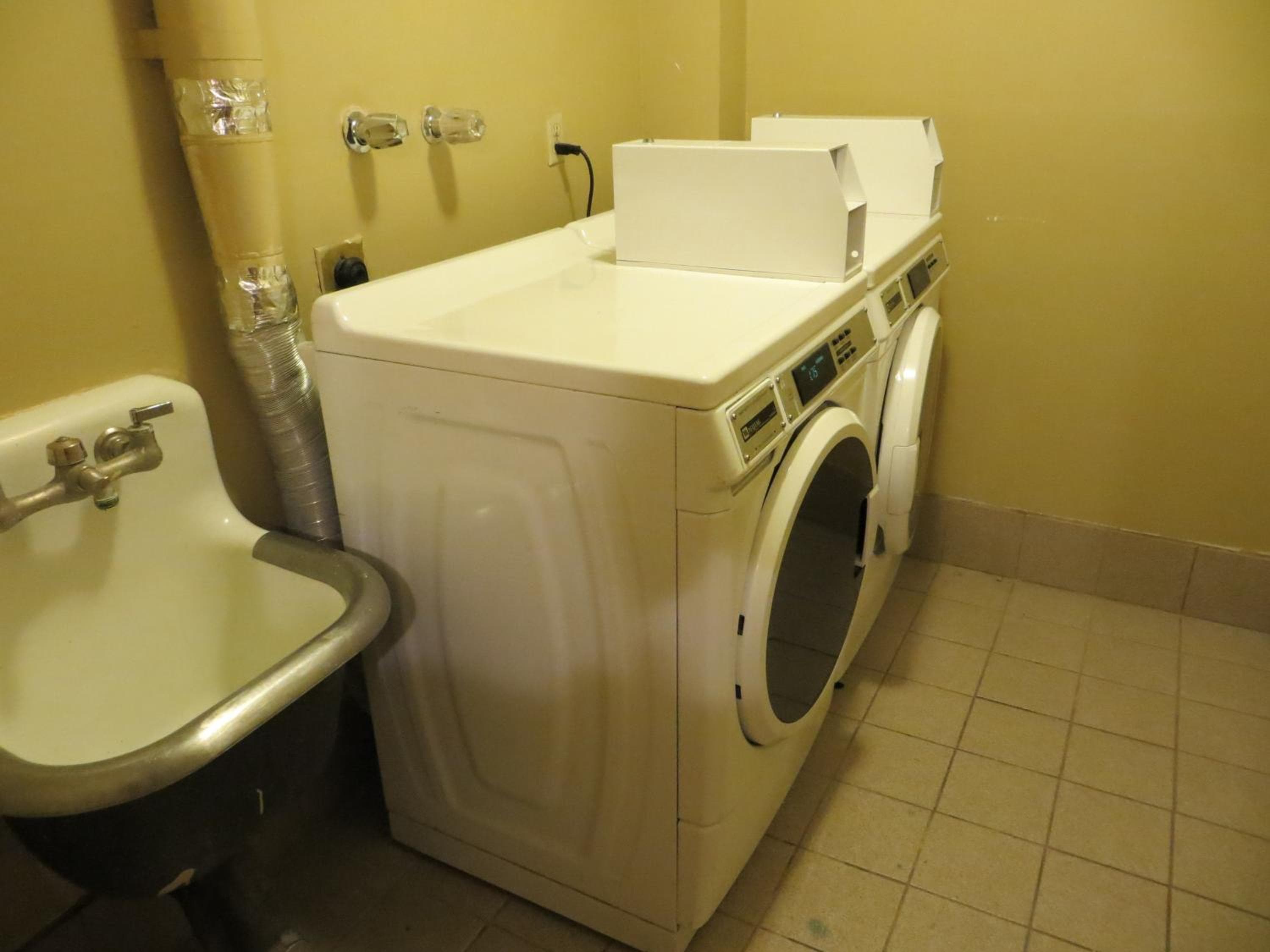 Jockey Resort Suites Center Strip — 18