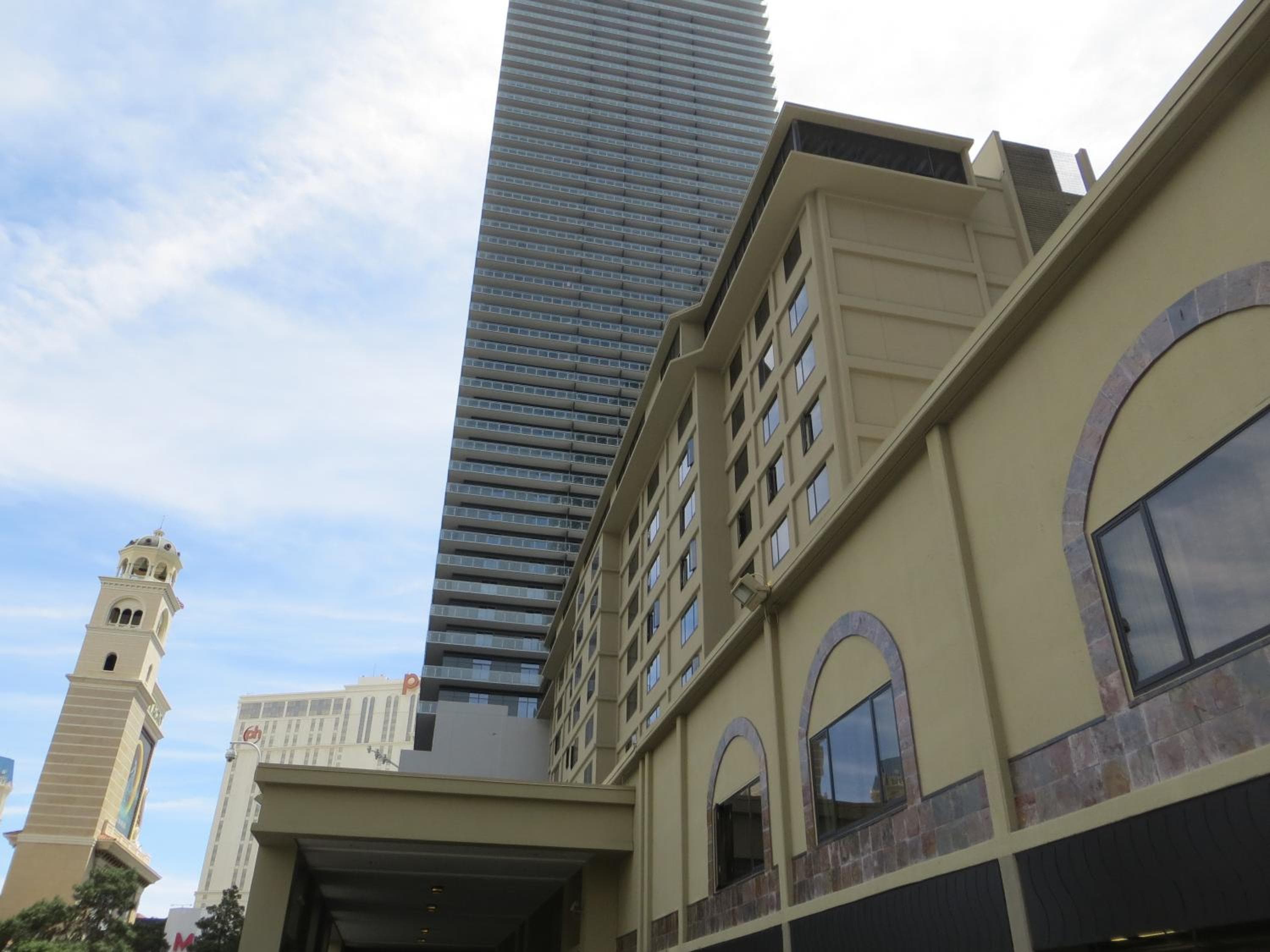 Jockey Resort Suites Center Strip — 16