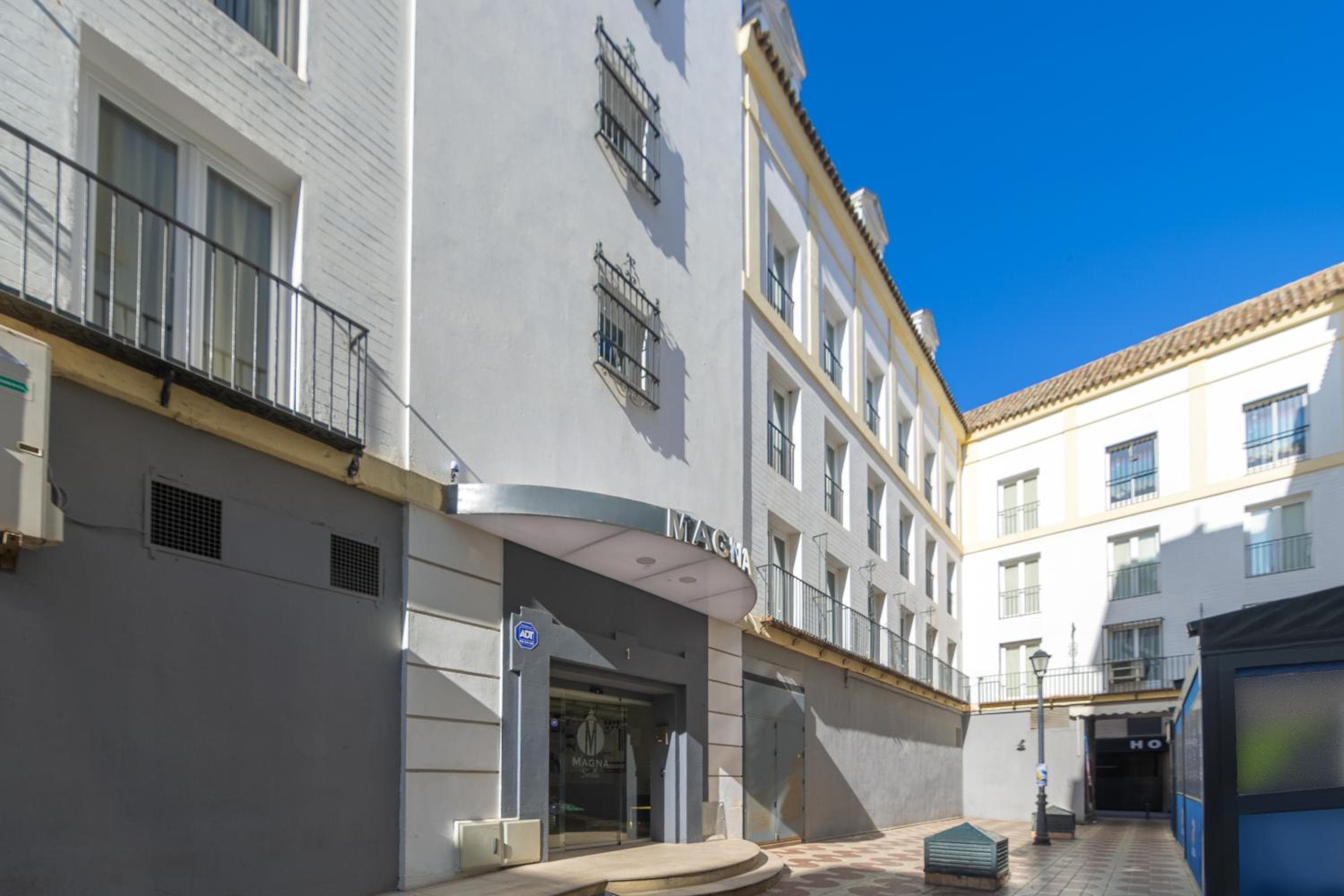 Apartamentos Magna Sevilla — 13