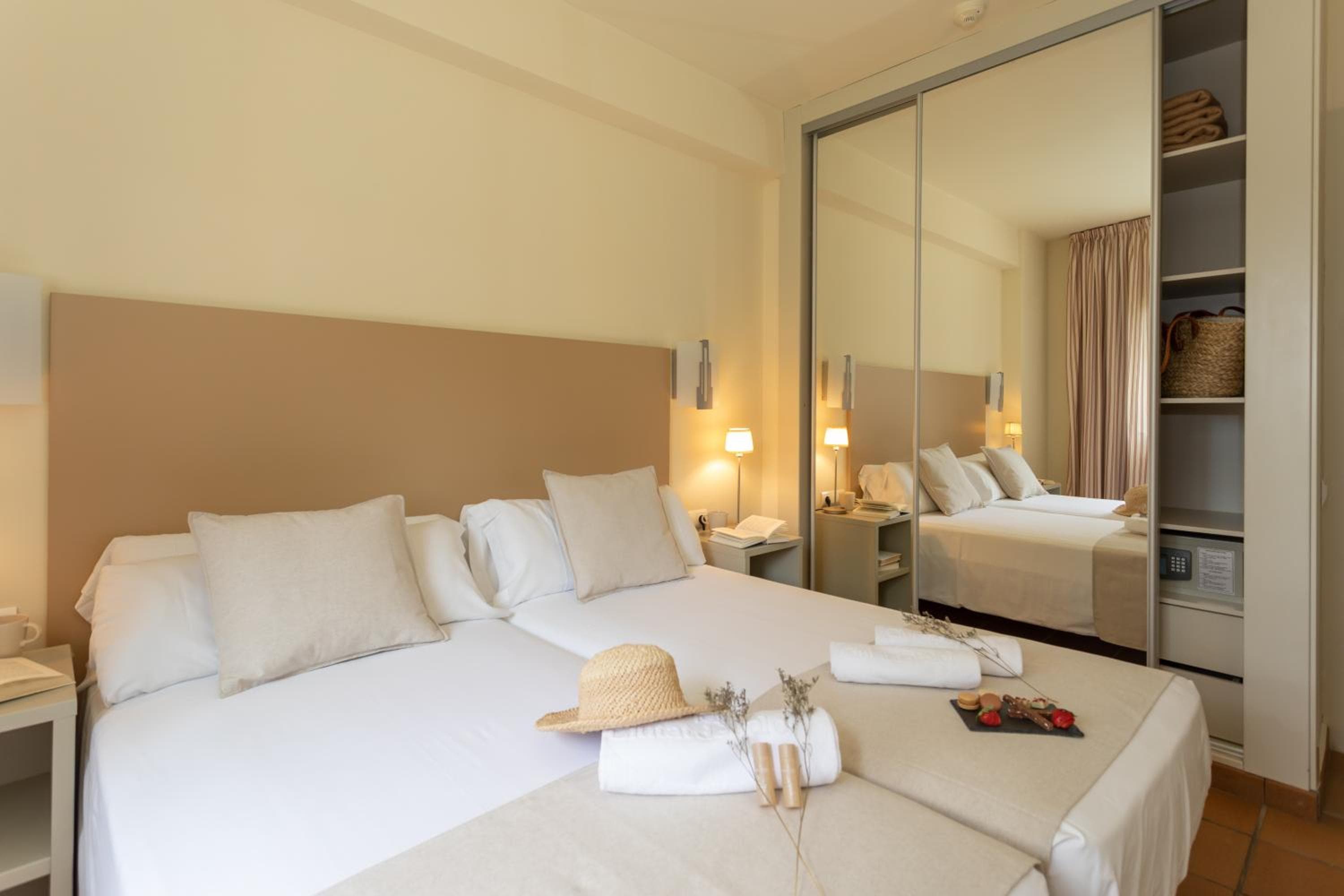 Aparthotel Ciutat de Palol — 15