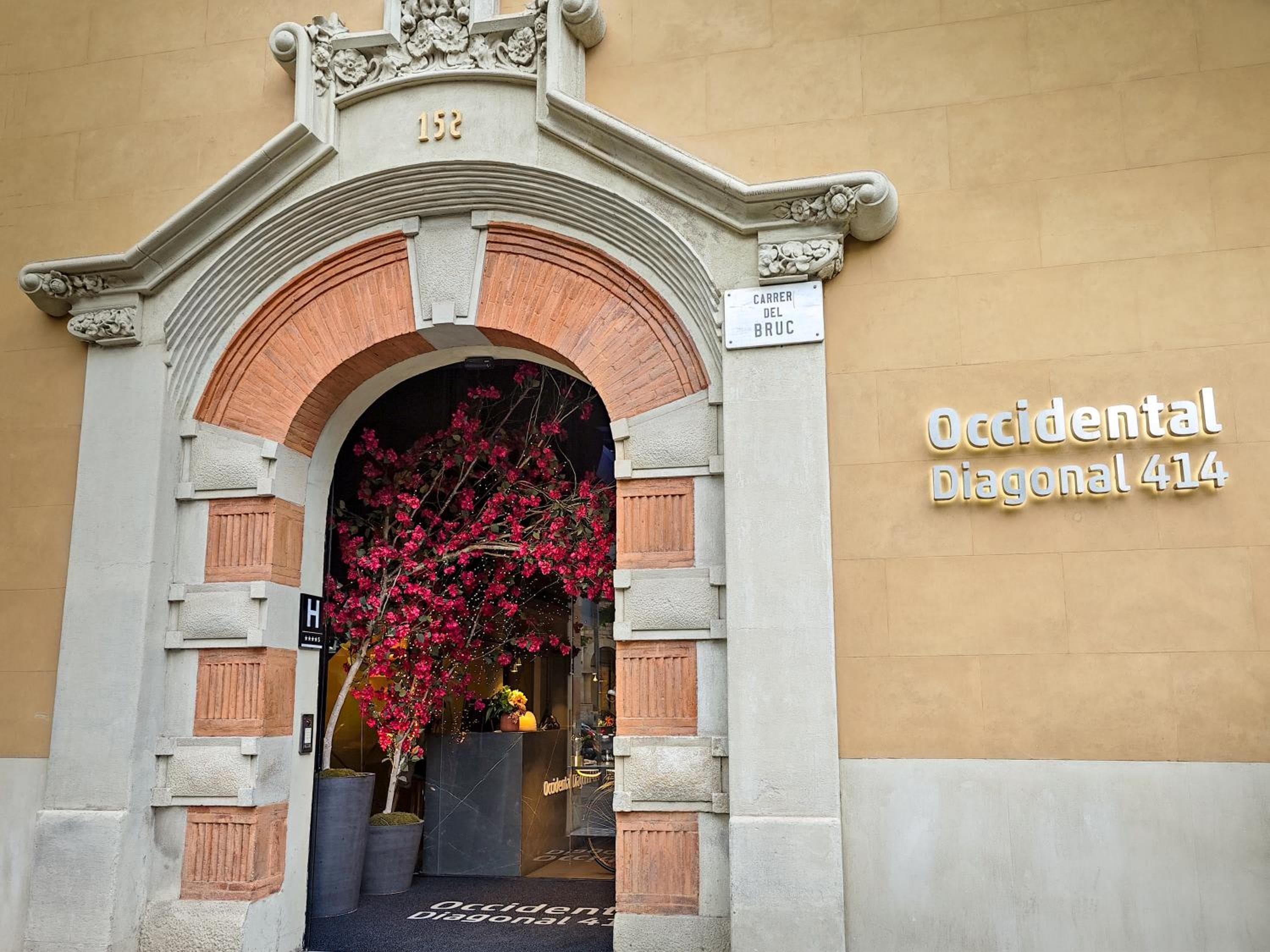 Occidental Diagonal 414 — 27