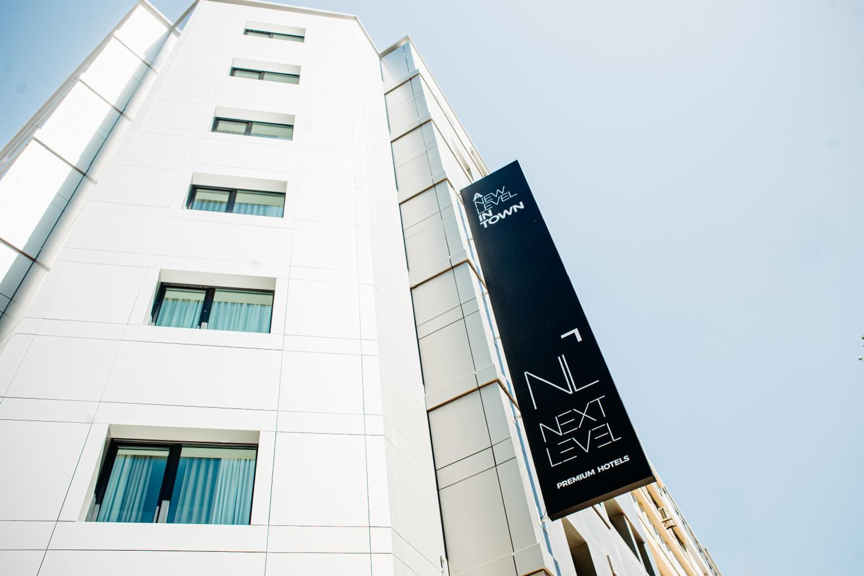 Hoteles Premium de Siguiente Nivel — 1