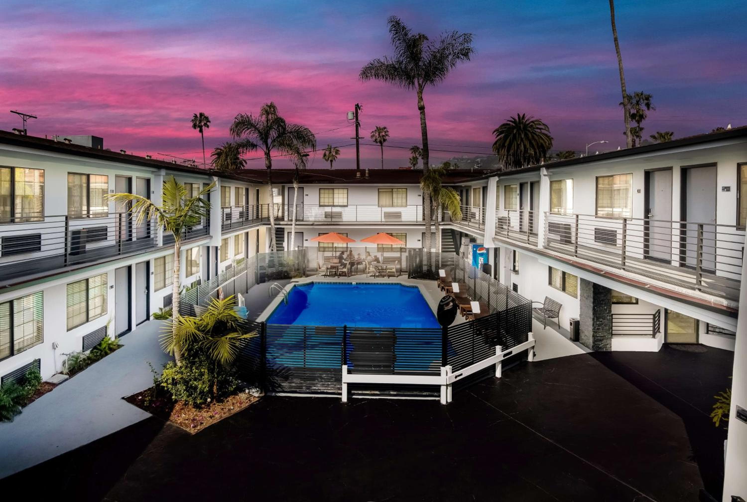 Sunset West Hotel, colección SureStay de Best Western — 3