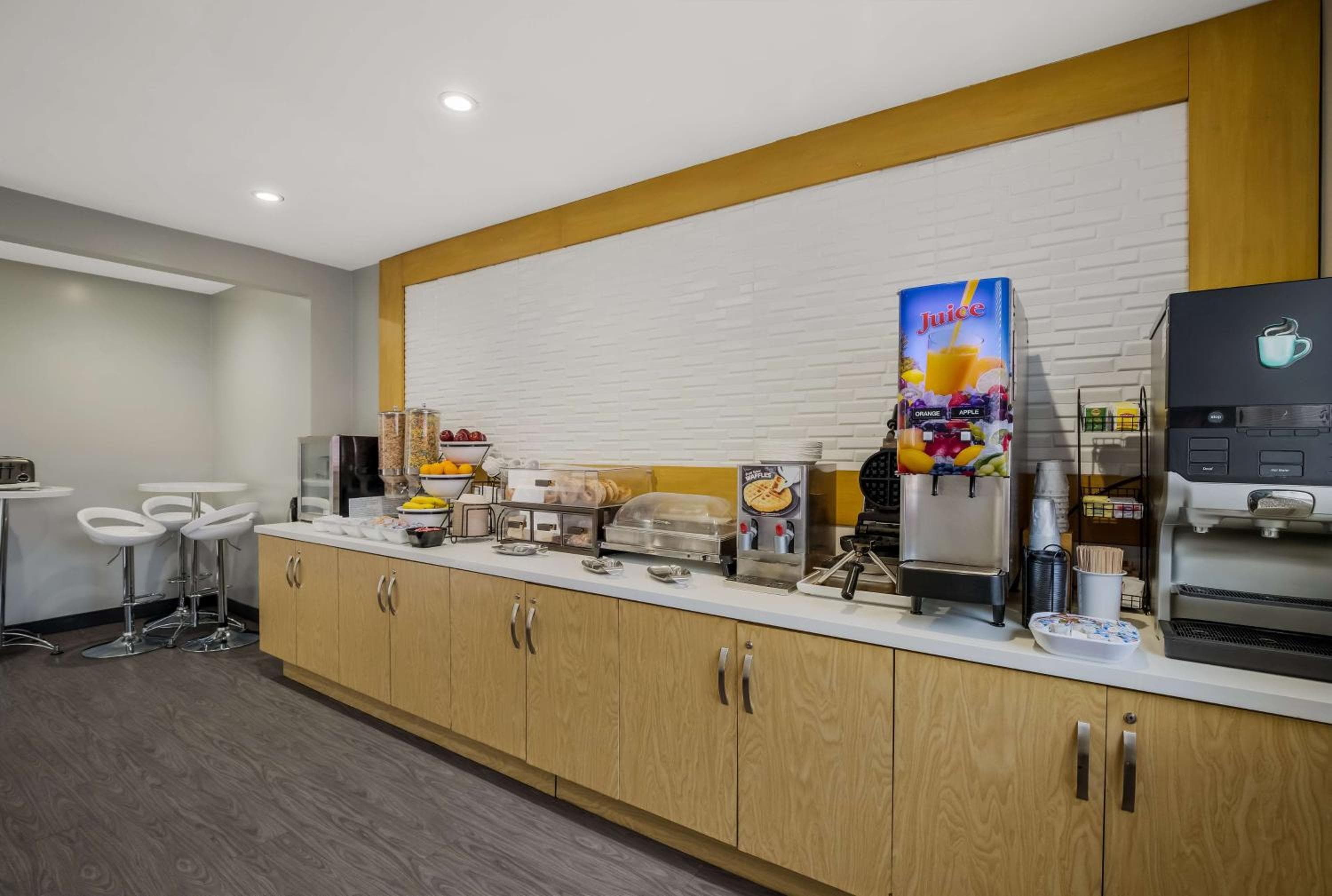 Sunset West Hotel, colección SureStay de Best Western — 23