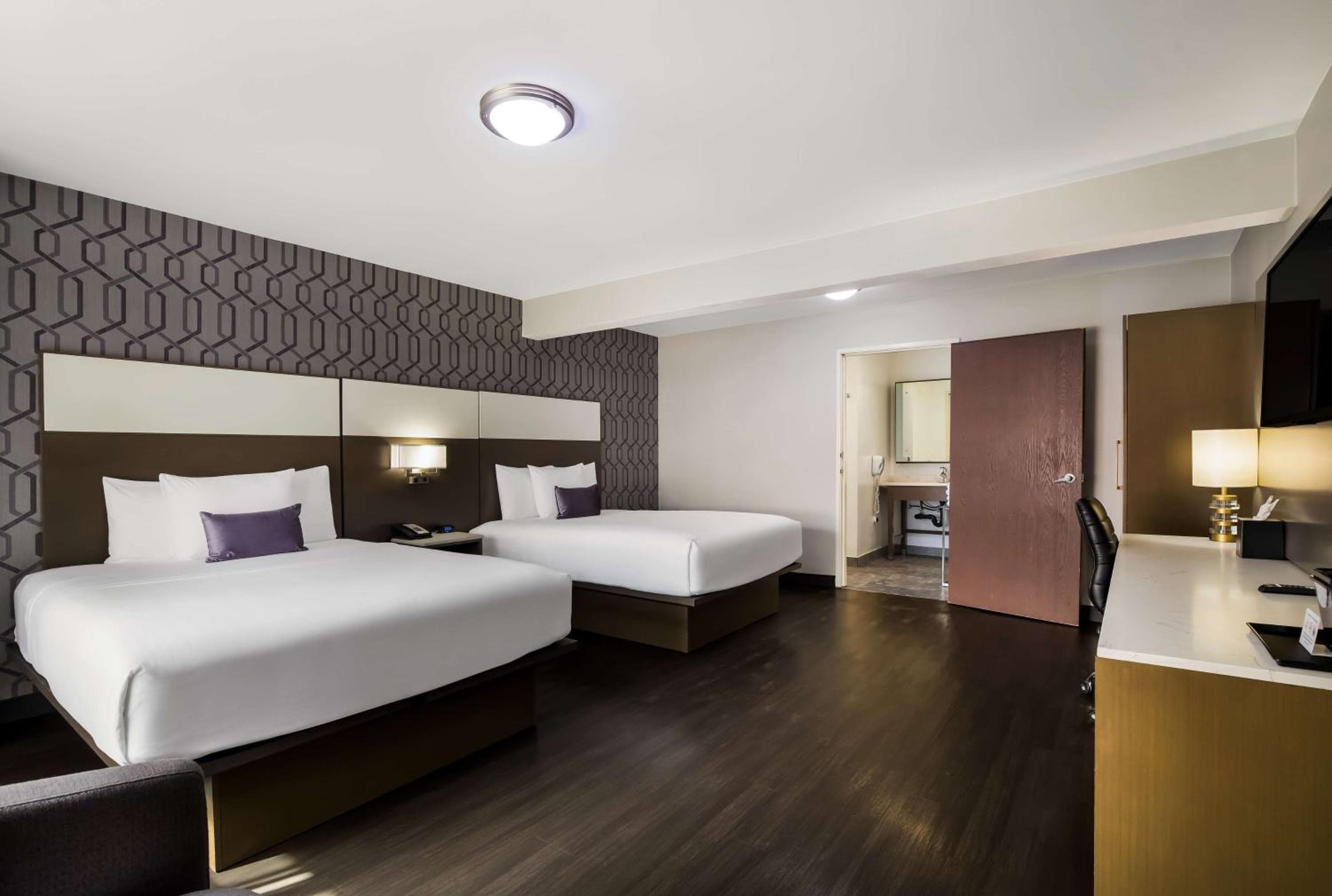 Sunset West Hotel, colección SureStay de Best Western — 9