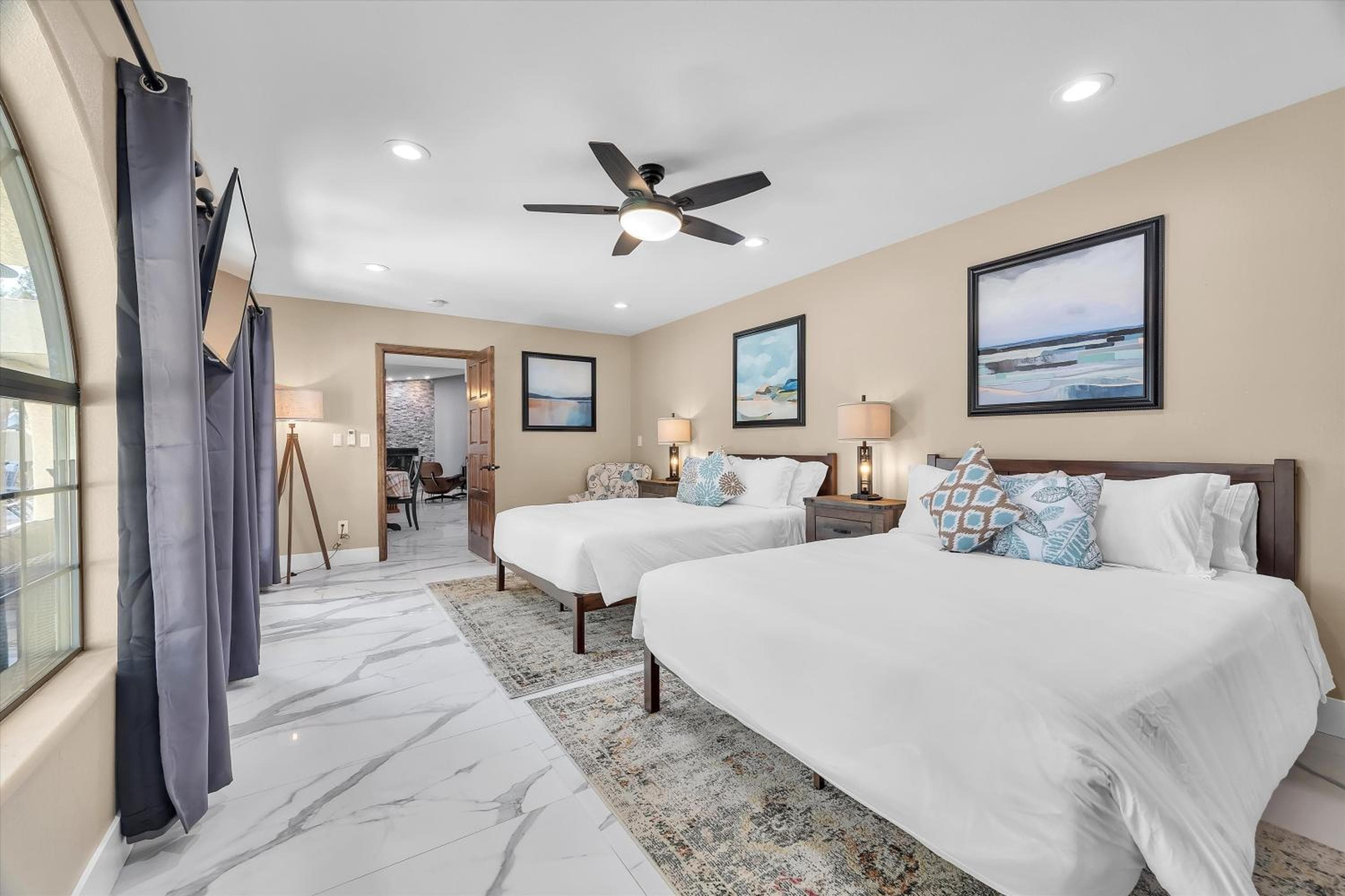 Ranch villa 1 level on half acre 8-min from Strip — 4