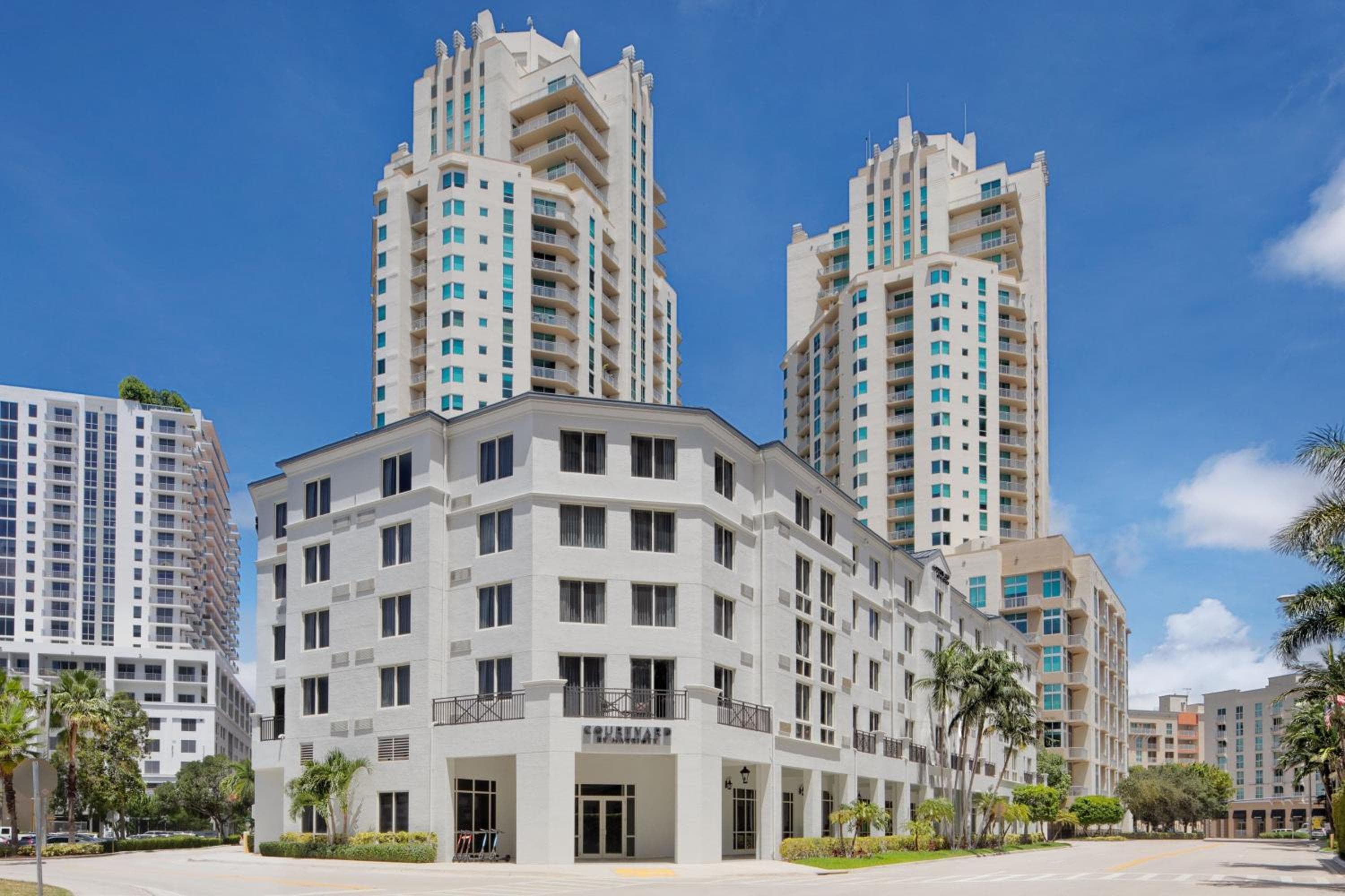Courtyard Miami-Dadeland — 1