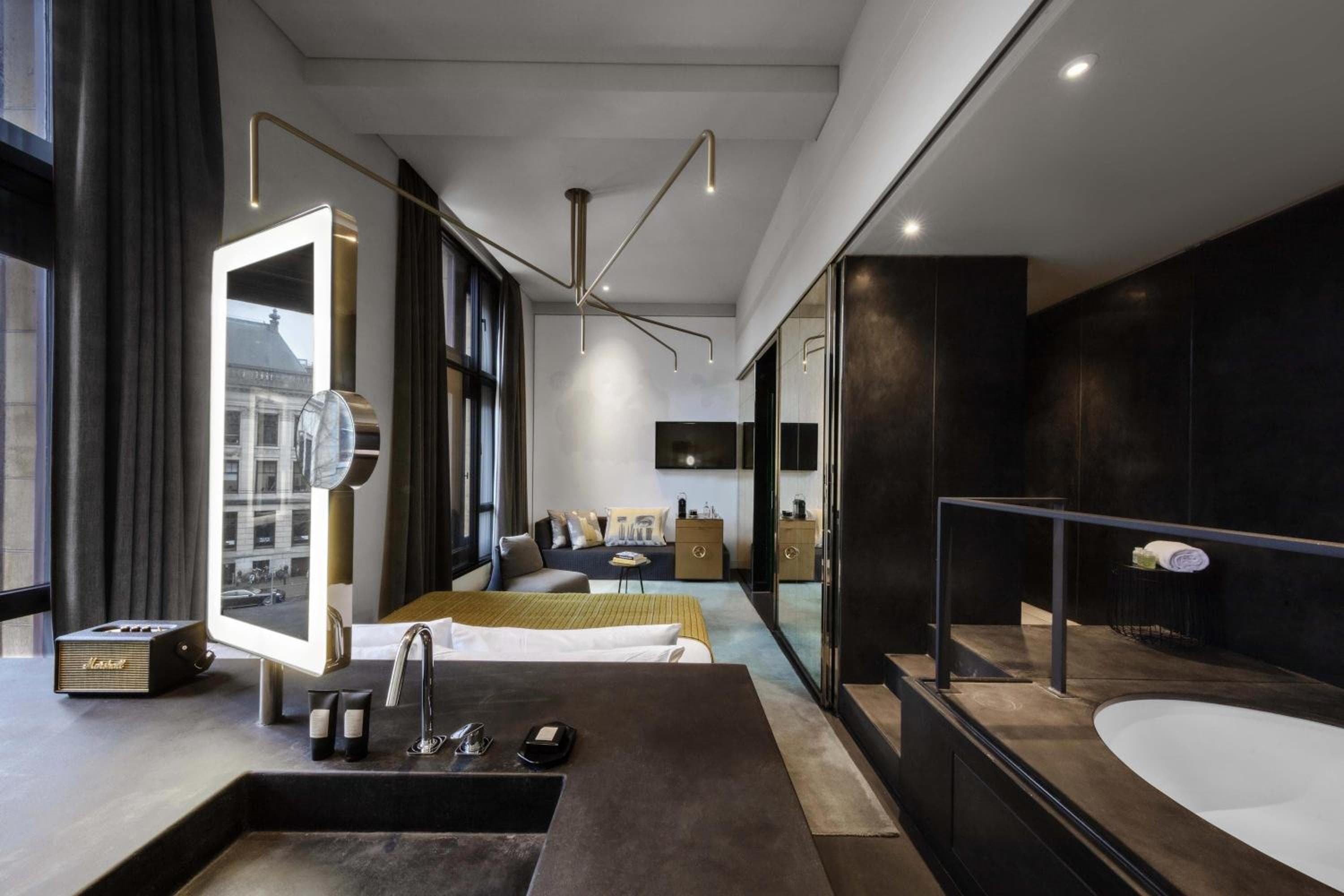 Ad Amsterdam — 15