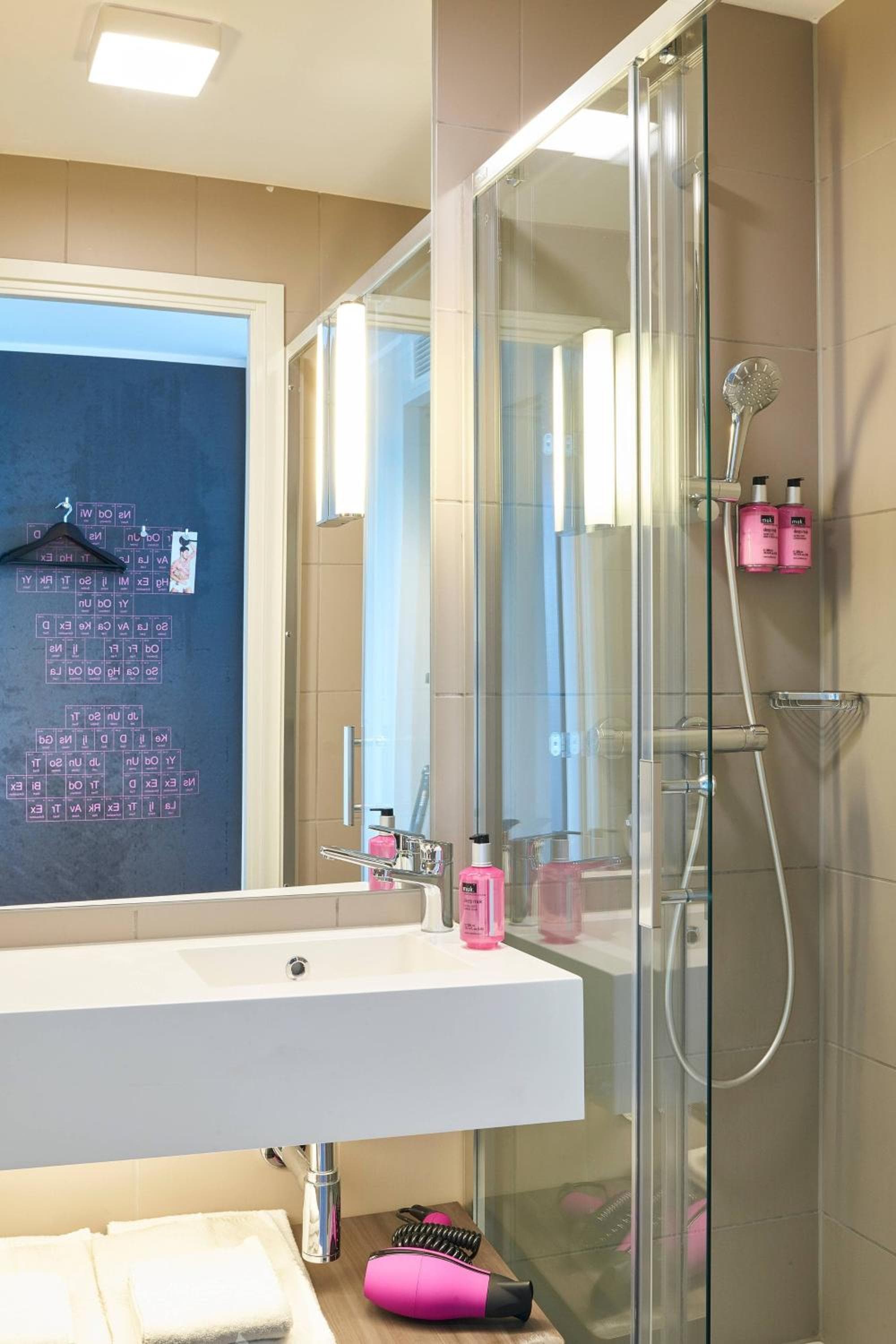 Moxy Londra Excel — 21