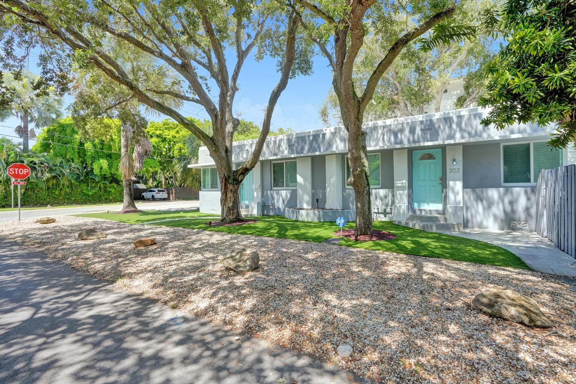Retro Oasis by Las Olas — 1